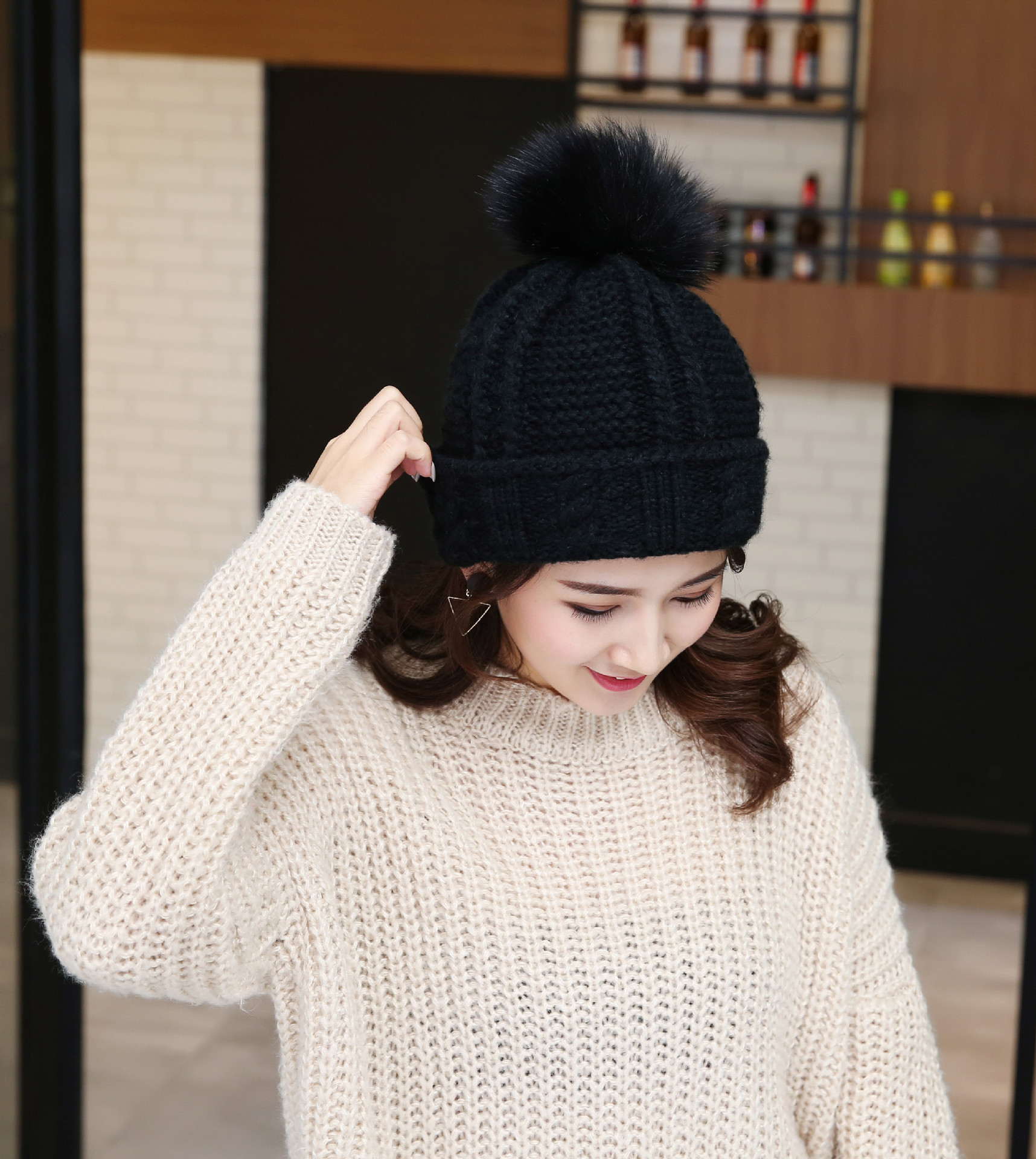 厂家直销户外秋冬季毛球针织帽 韩版加厚女士毛线帽新款时尚帽子