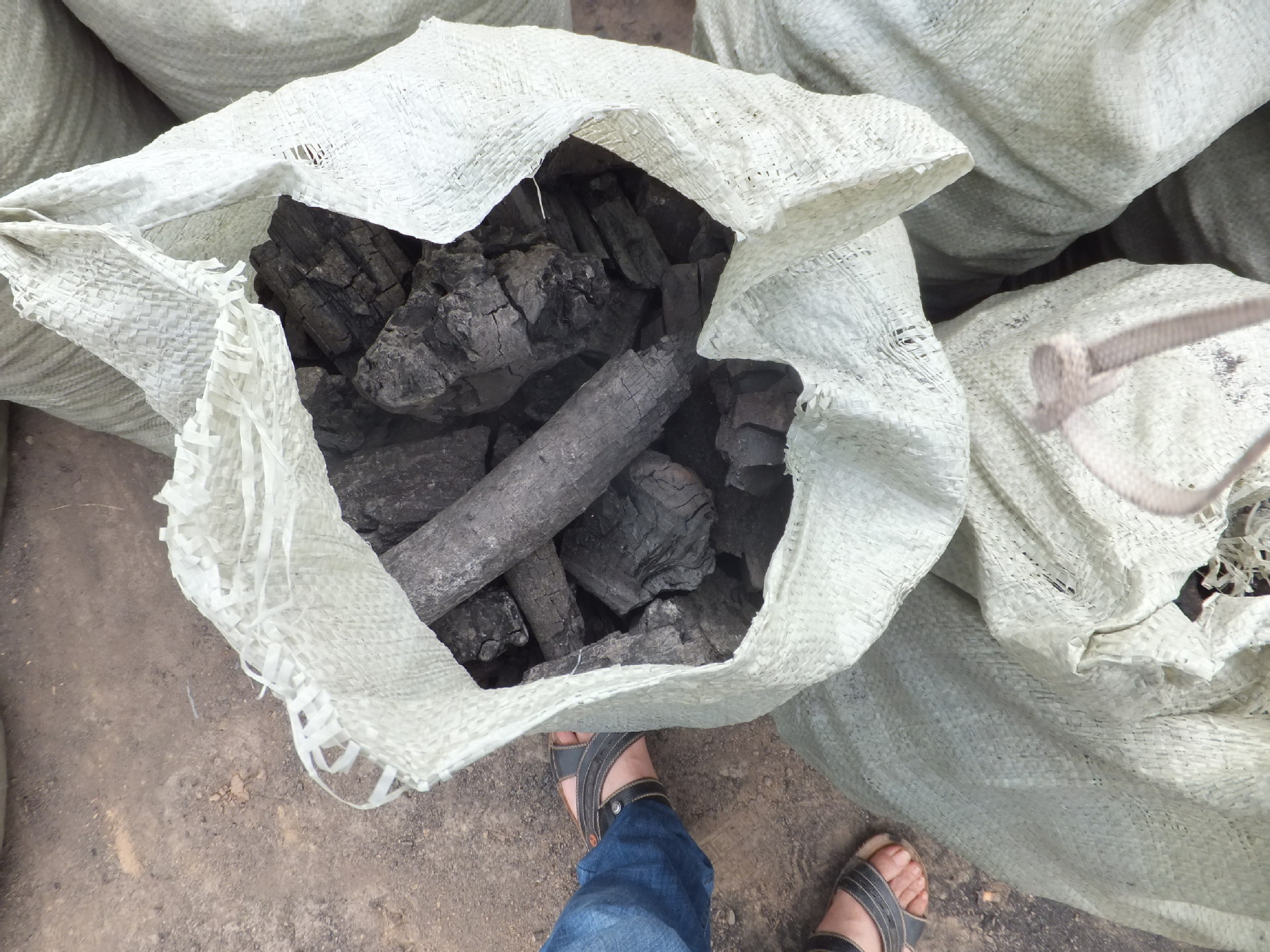 机制木炭 松木锯末压制 烧烤机制木炭