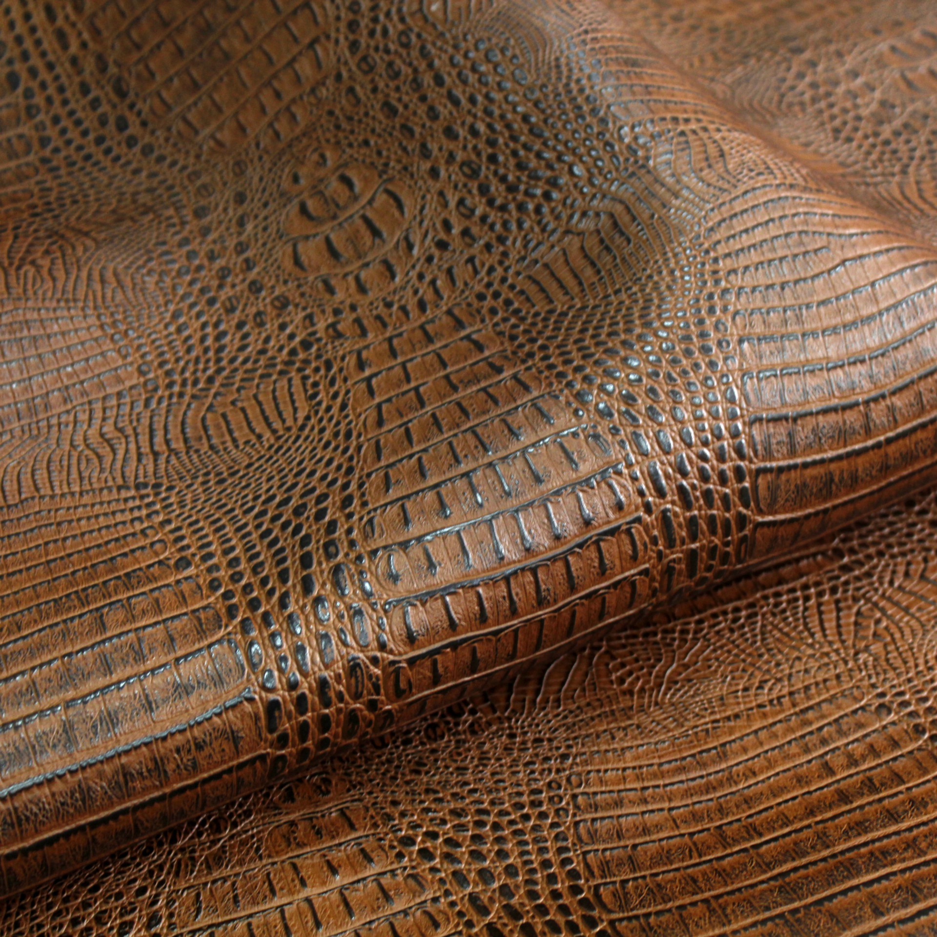 鳄鱼纹二层移膜拼接牛皮 真皮牛皮 皮料形状规整损耗小成本低