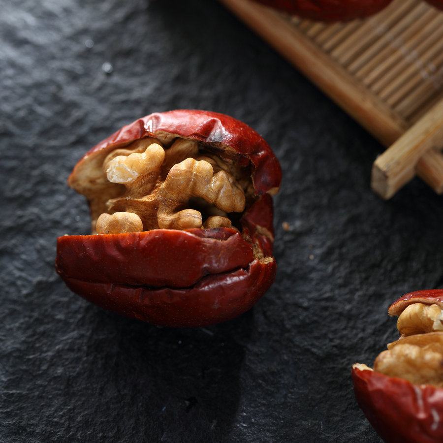 500g山西大红枣夹核桃单核桃价格 山西汾阳散核桃红枣批发