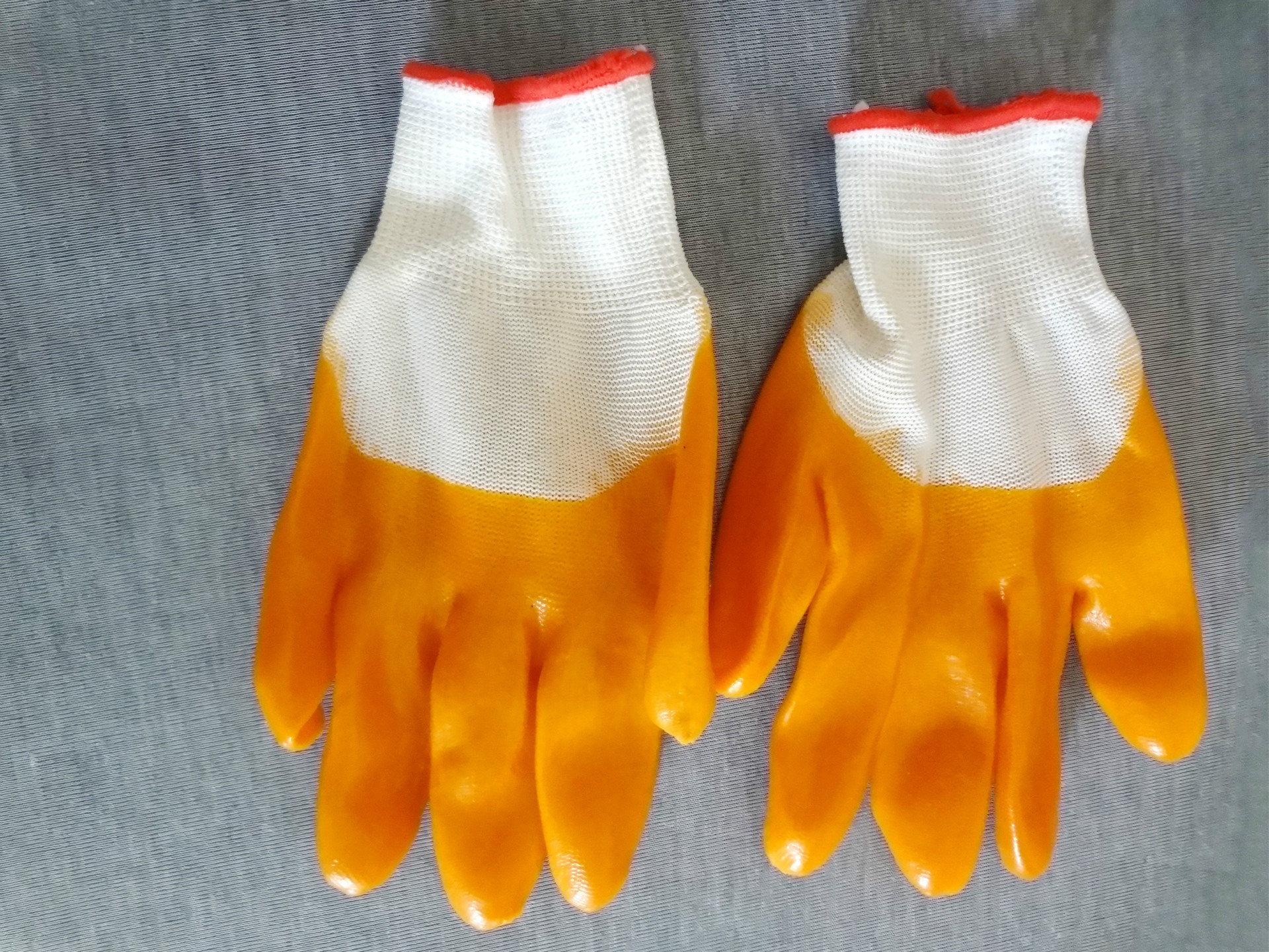 厂家直销 批发优质pvc全挂手套 工作生活防护劳保手套 质量保证