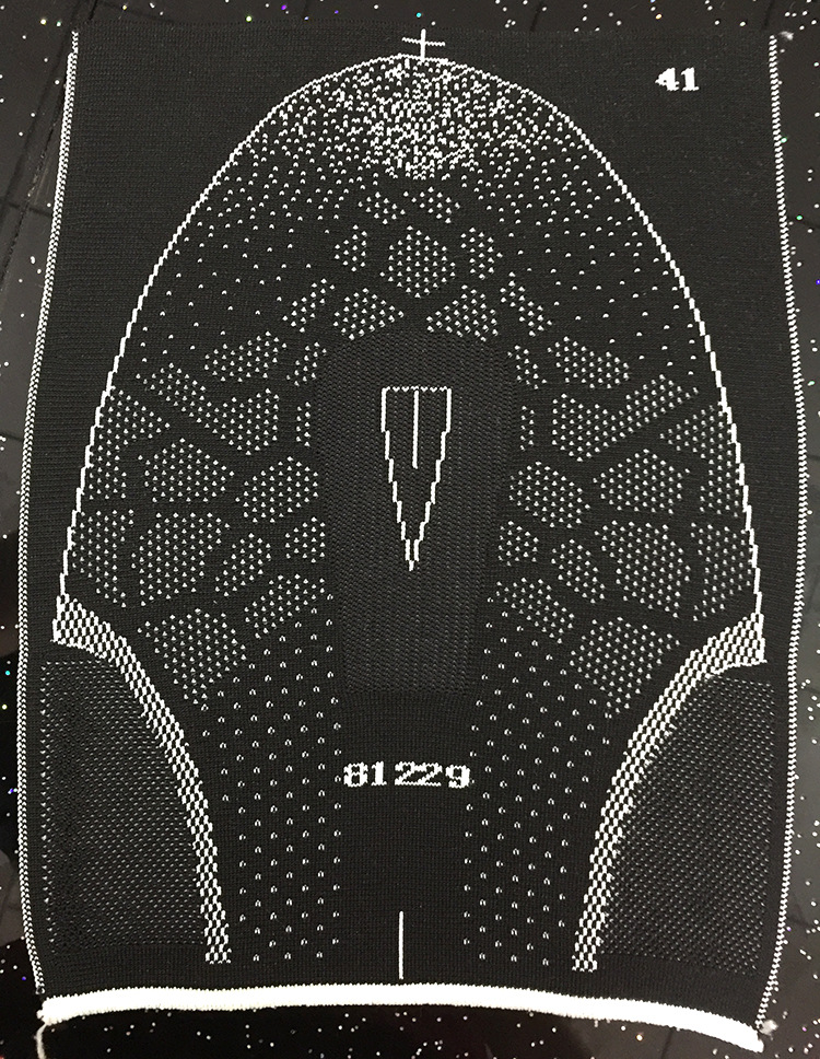 飞织鞋面面料 批发个性运动鞋面网布 全涤纶飞织针织面料