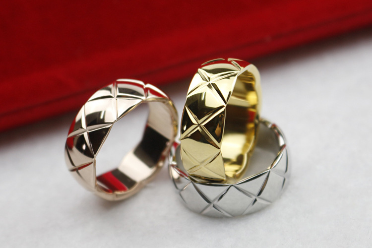 香家经典菱形戒指 欧美宽版棱角戒指 钛钢玫瑰金男女士格纹指环