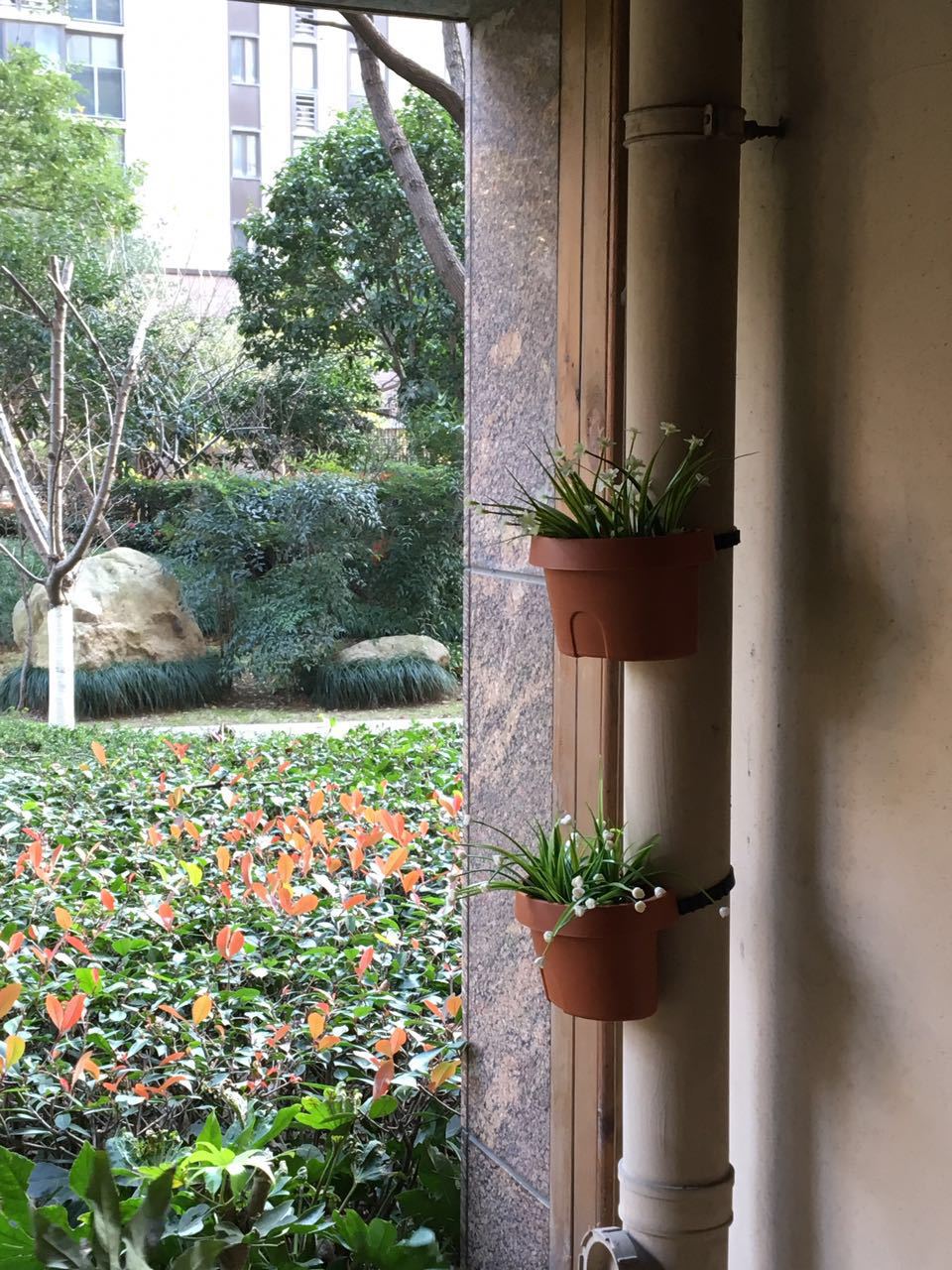 创意花盆可调节捆绑式水管塑胶花盆阳台壁挂花盆塑料花盆厂家批发