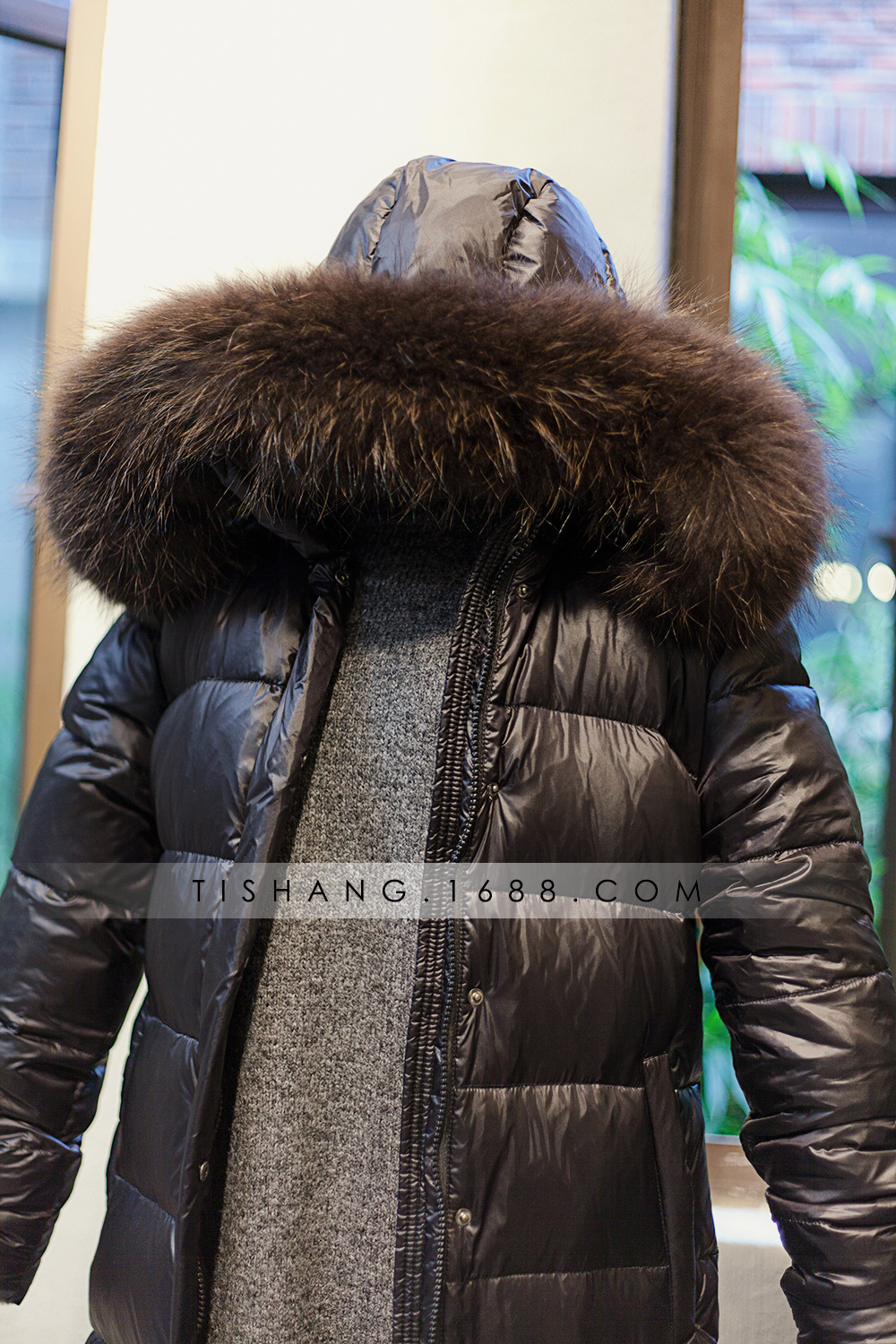2016年冬季新款女装 欧美设计师款白鸭绒貉子毛大毛条女士羽绒服
