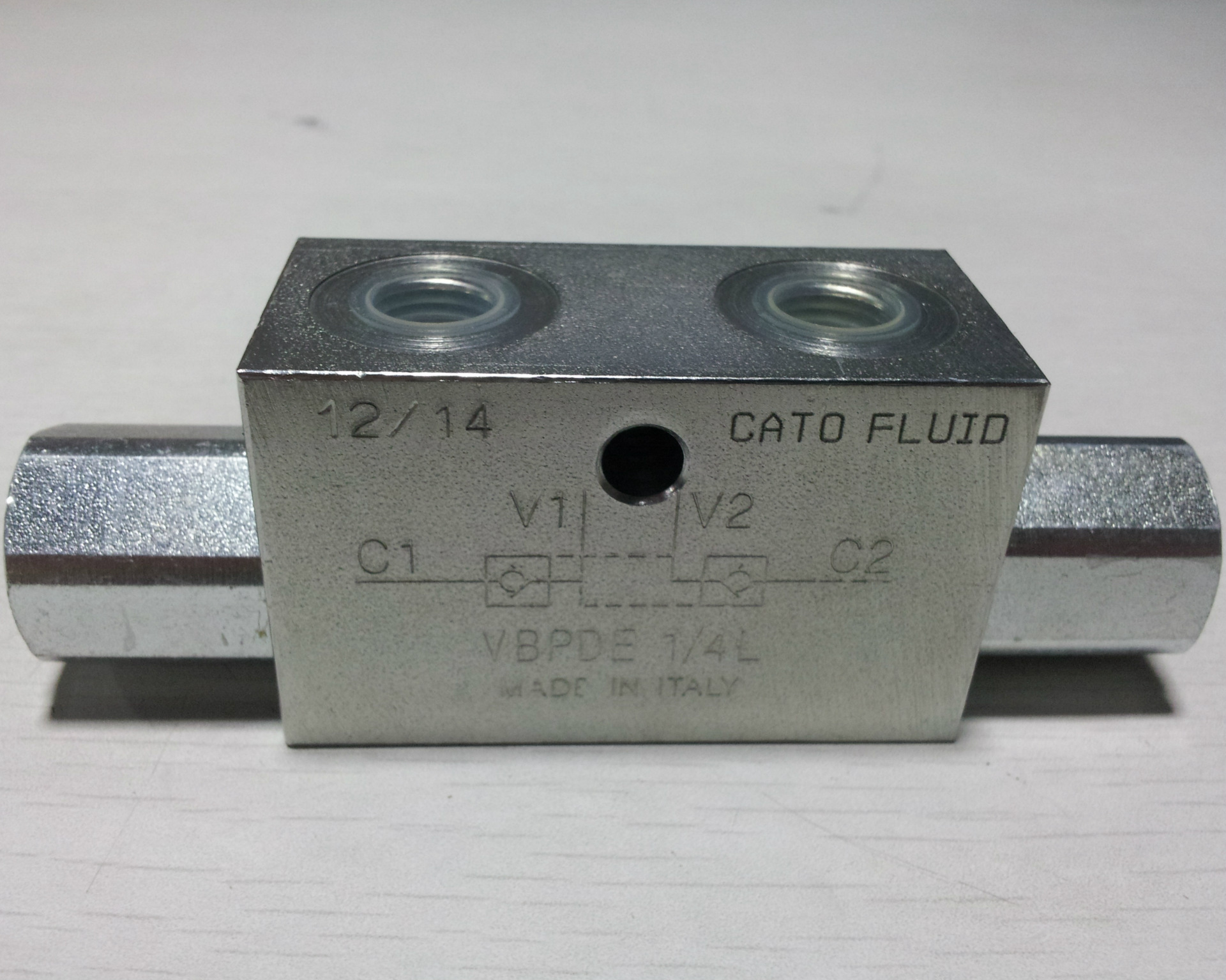 插装式双向液压锁