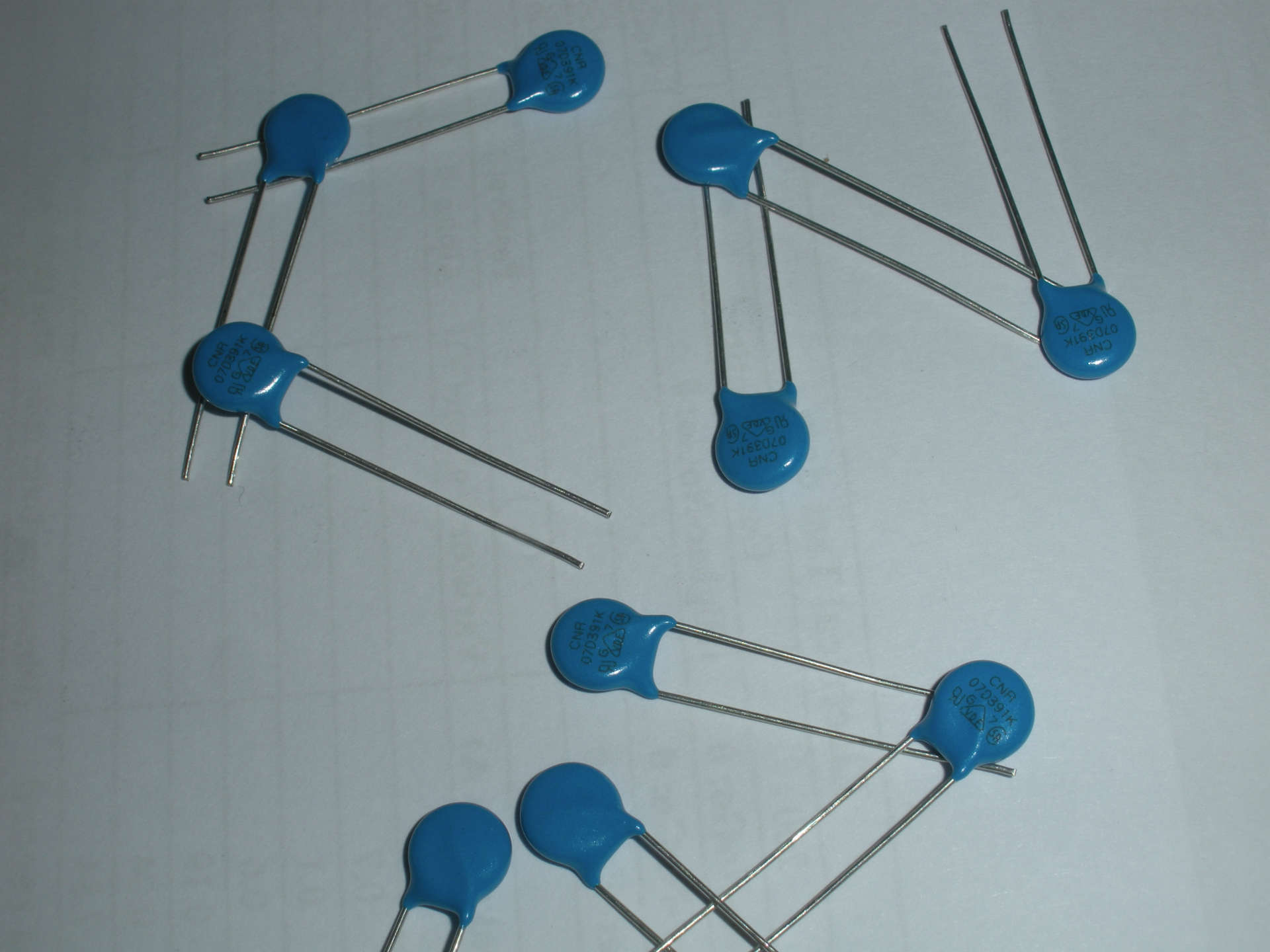 批量供应cnr压敏电阻,高端防雷击压敏电