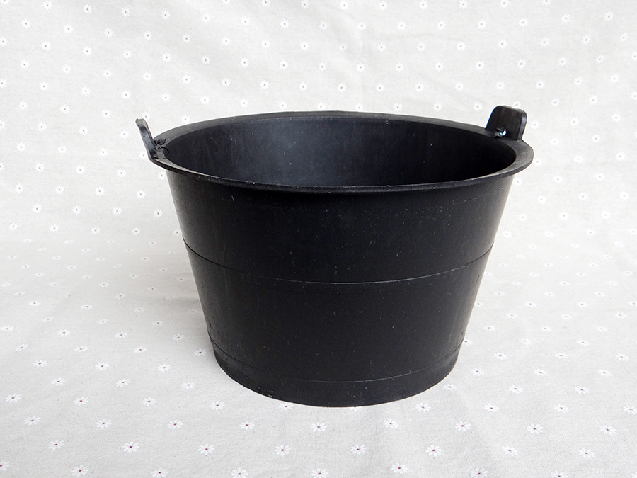 【平价批发 黑色 百分百 建筑水泥灰桶 牛筋塑料灰斗 工农多用桶】