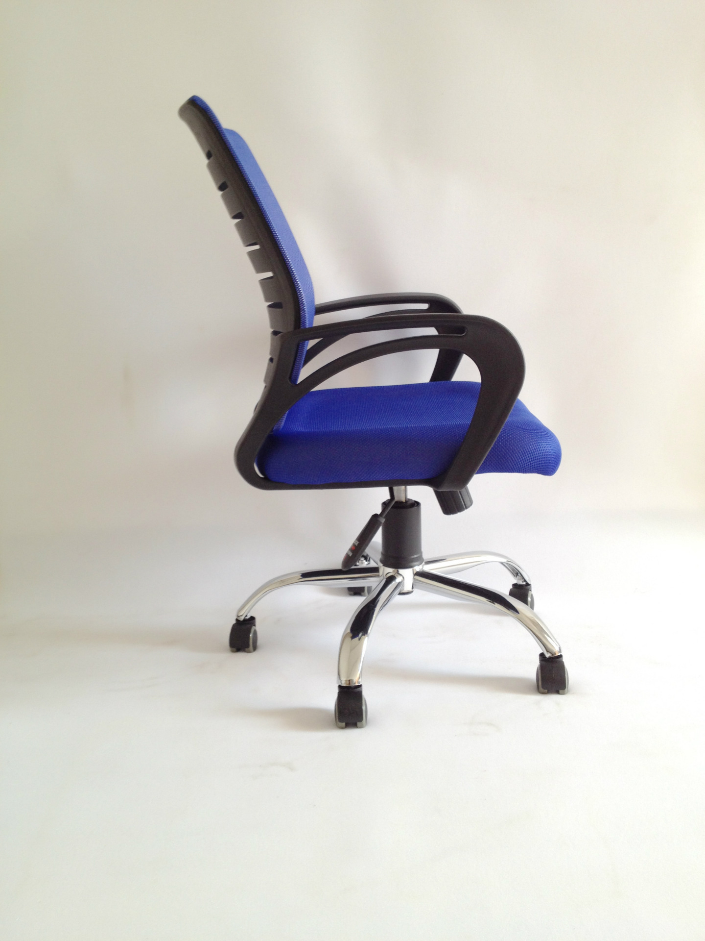 厂家直销家用黑色网布电脑转椅子加固款式金属脚职员升降办公座椅