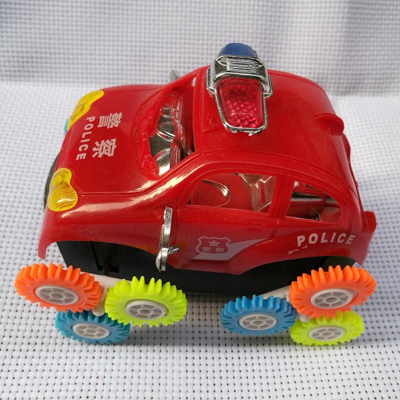 电动儿童翻斗警车彩色轮子 未来战警玩具车地摊十元热销模型玩具