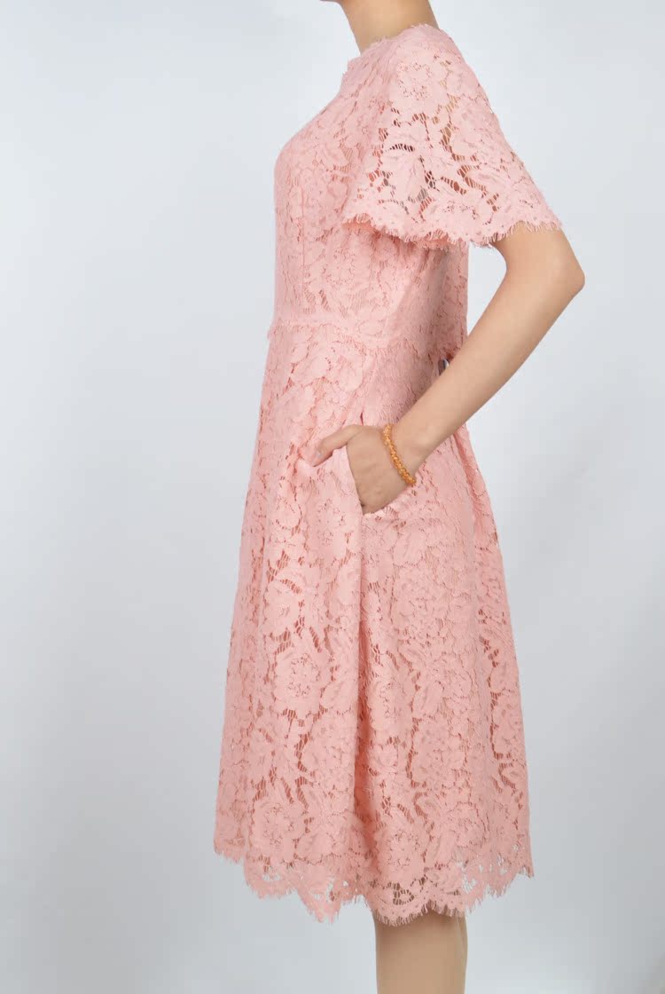 丽朵服饰高级定制2018春夏新品裸粉色荷叶袖i收腰款蕾丝连衣裙
