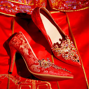 春秋婚鞋女红色高跟鞋水晶女结婚红鞋40,41,42,43大码新娘鞋代发
