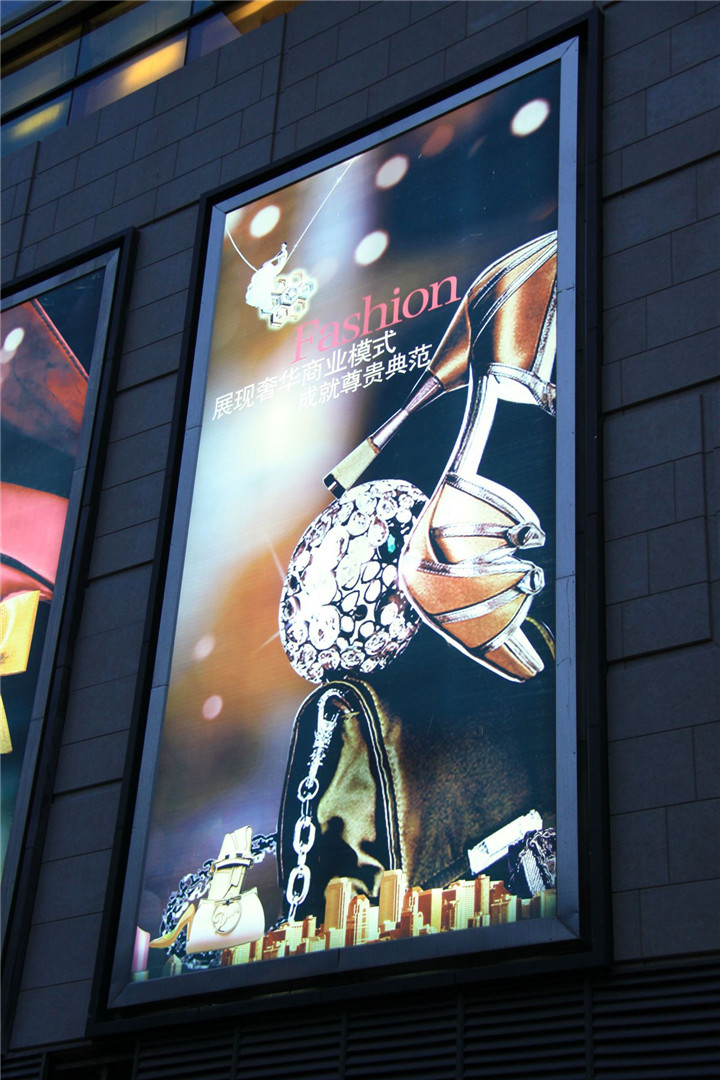 广告灯箱激光打点|亚克力网点加工