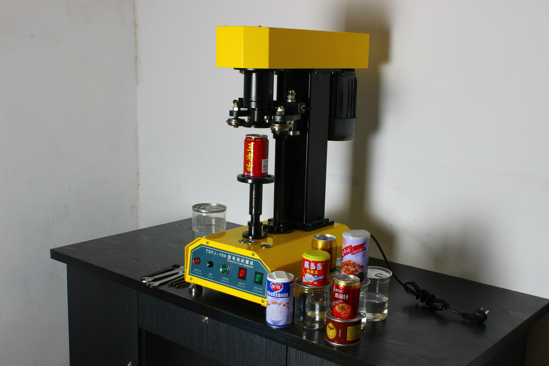 新款掀盖易拉罐 pet食品级材质塑料透明易拉罐烘焙零食类罐子