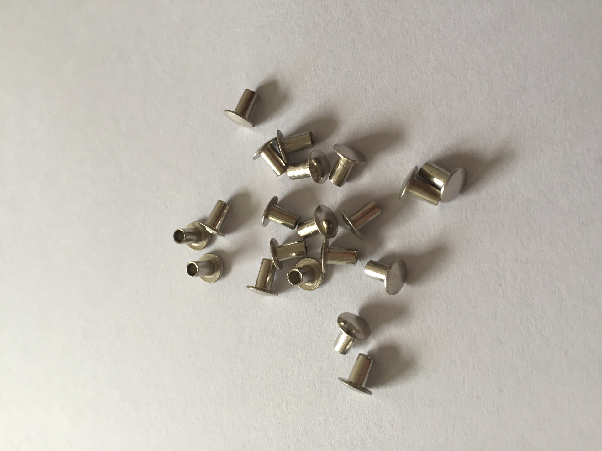 优质扁圆头半空芯铆钉