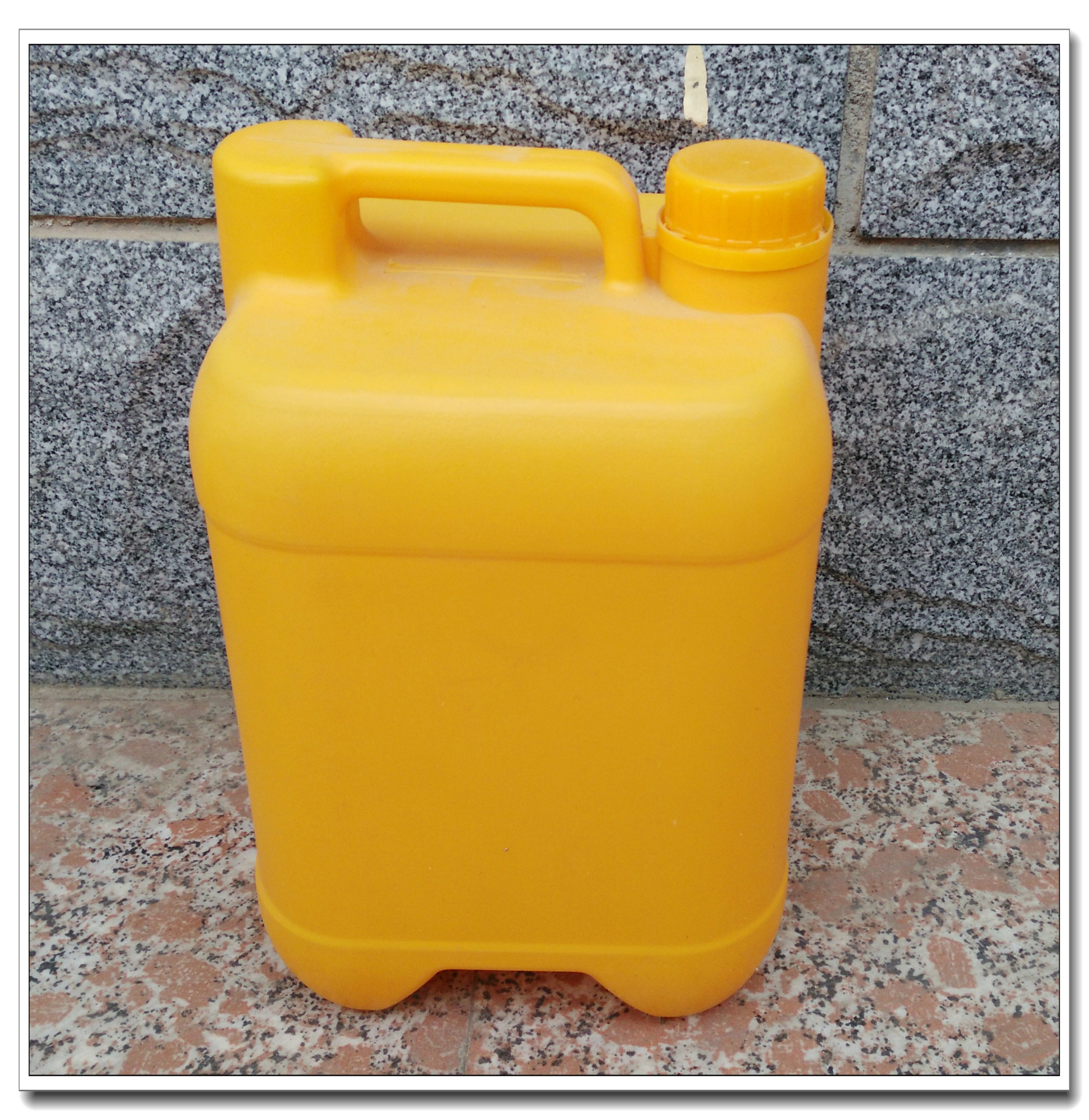 河北厂家直销10l汽车尿素桶 汽车清洗剂扁方塑料桶带导流伸缩管