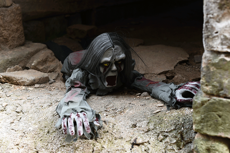 万圣节装饰品爬行鬼声控有头发电动爬鬼酒吧鬼屋道具恐怖布置批发