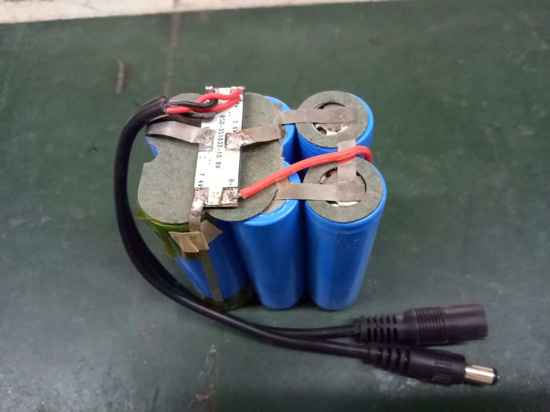厂家生产定做各种18650锂电池组12v 4400mah 8800mah