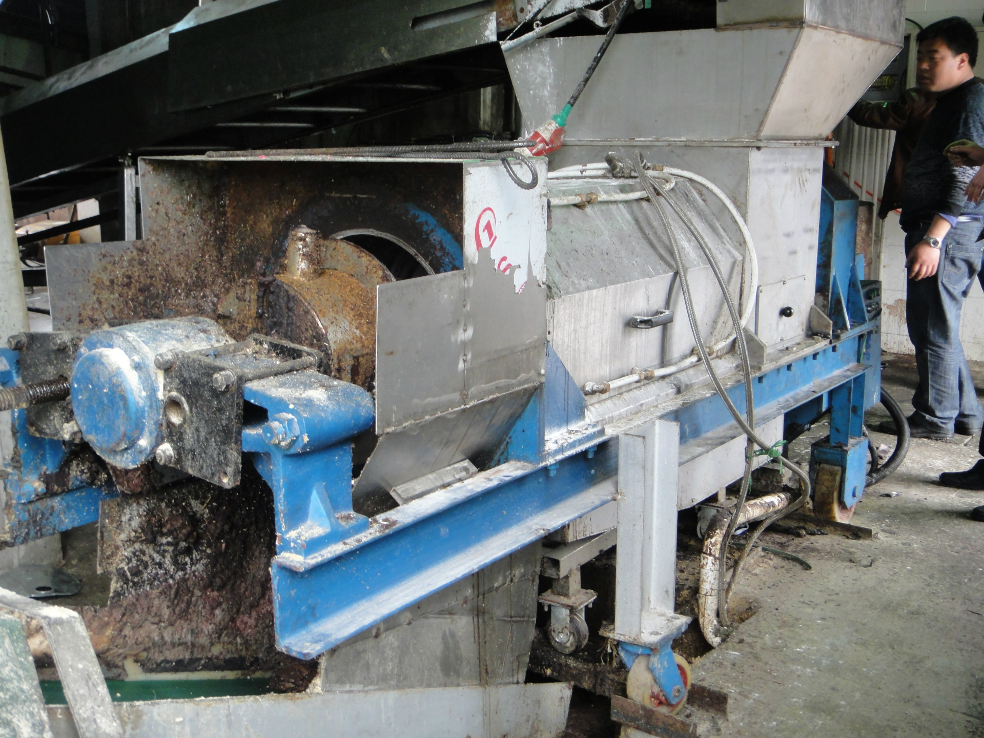 大型餐饮垃圾螺旋压榨机,大处理量生活垃圾脱水泔水压榨脱水机