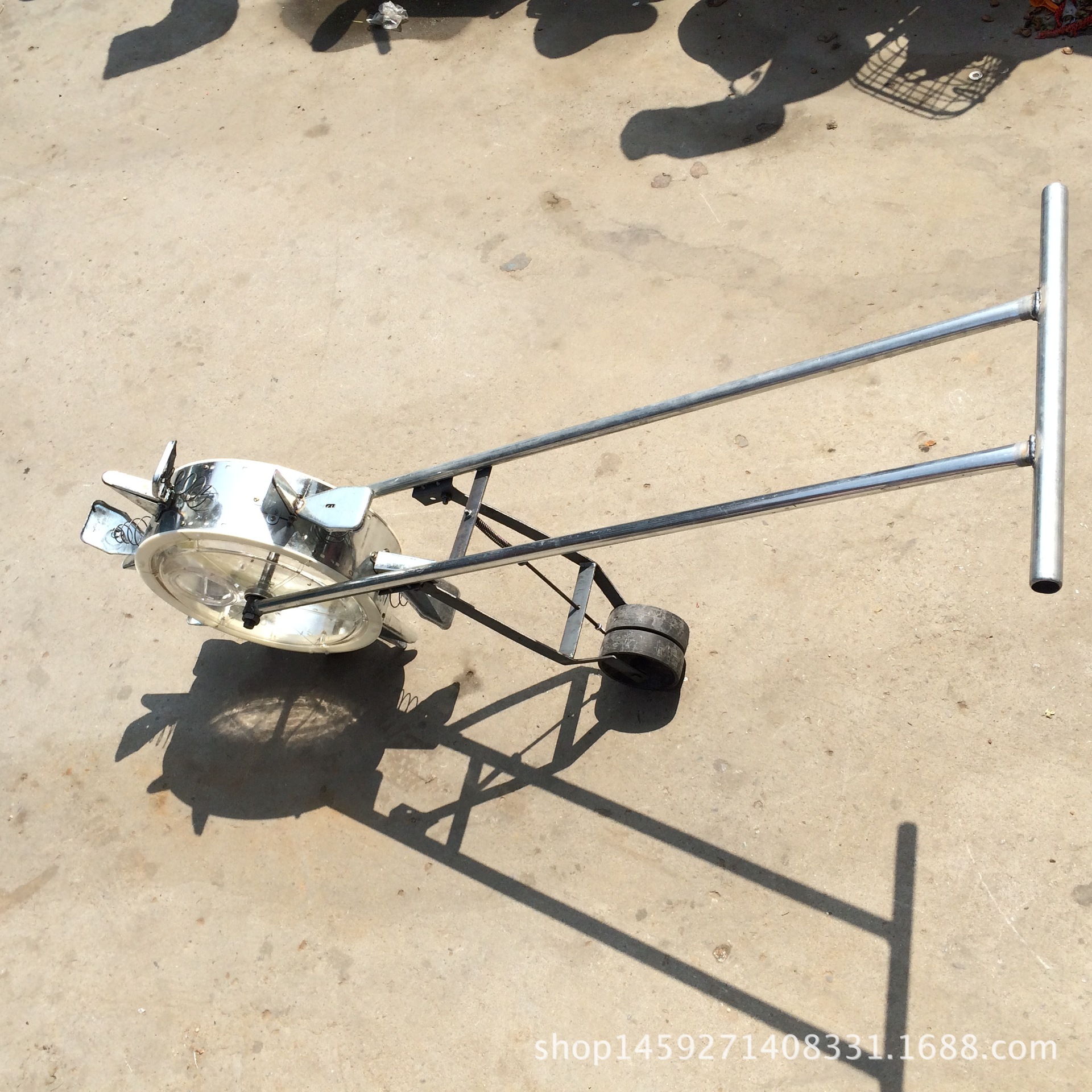 新款小型花生播种机 农具批发 手推式滚筒花生点播机批发