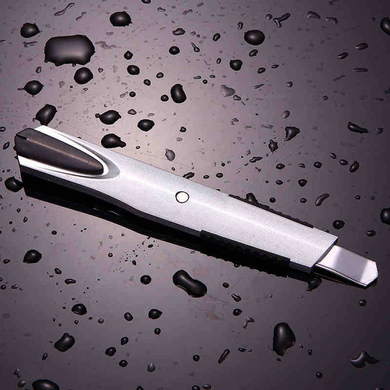 得力2056美工刀 小号美术刀 锌合金刀壳 小型裁纸刀 高碳钢带刀片