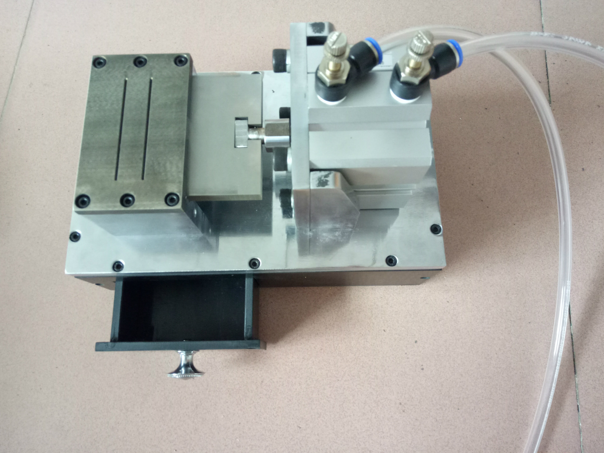 供应东莞切水口治具 切水口治具 全自动切水口治具 定制冲切水口