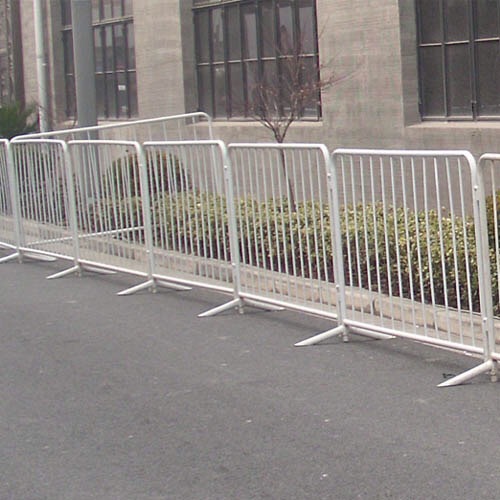 白色铁马围栏庆典开业隔离栏镀锌铁马护栏河北铁马