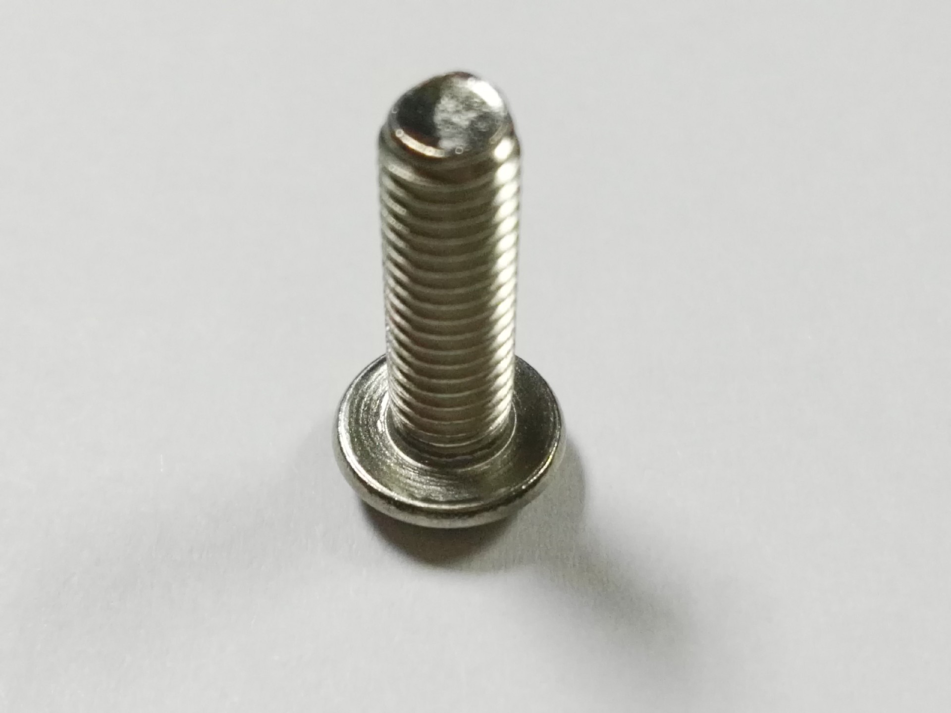 厂家供应不锈钢螺丝 钝化 pm5*16梅花凤孔