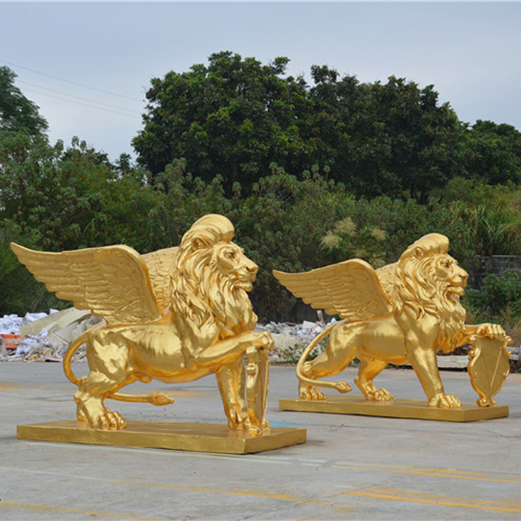 玻璃钢金色狮子雕塑户外仿真动物造型玻璃钢园林景观小品厂家定制