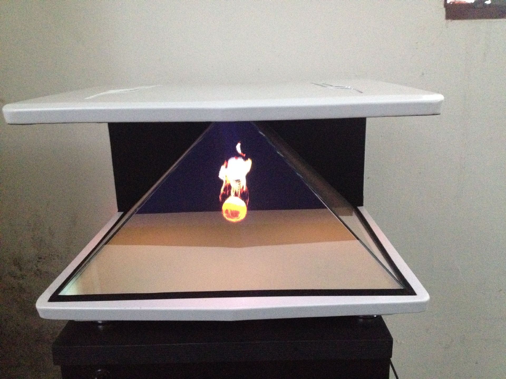 22寸裸眼3d全息投影仪 立体三d广告展示机 金字塔虚拟成像展示柜