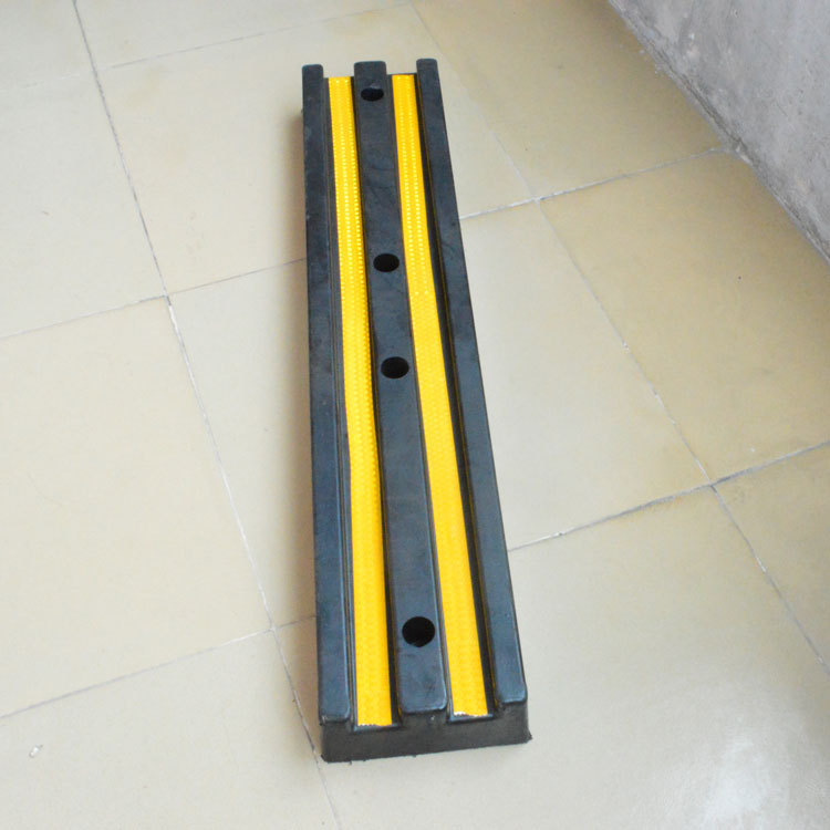 大型装卸货平台专用优质橡胶防撞板,防撞墩