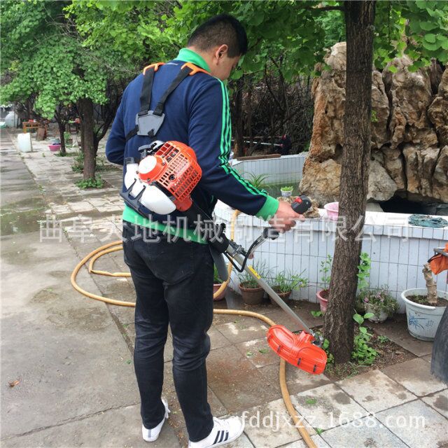 背负式二冲程汽油割草机 小型收割机 草坪除草机 园林机械