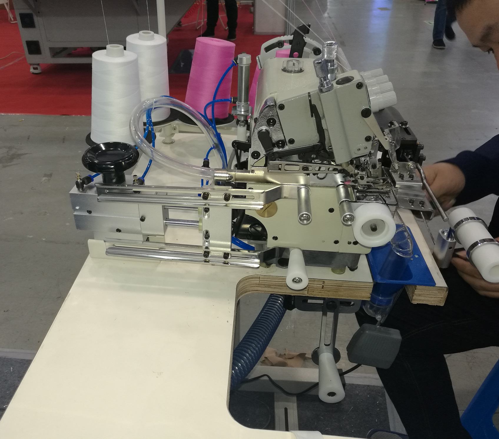 ex小嘴t恤圆领包边机 松紧带裤头机 自动侧送料上腰机厂家直销