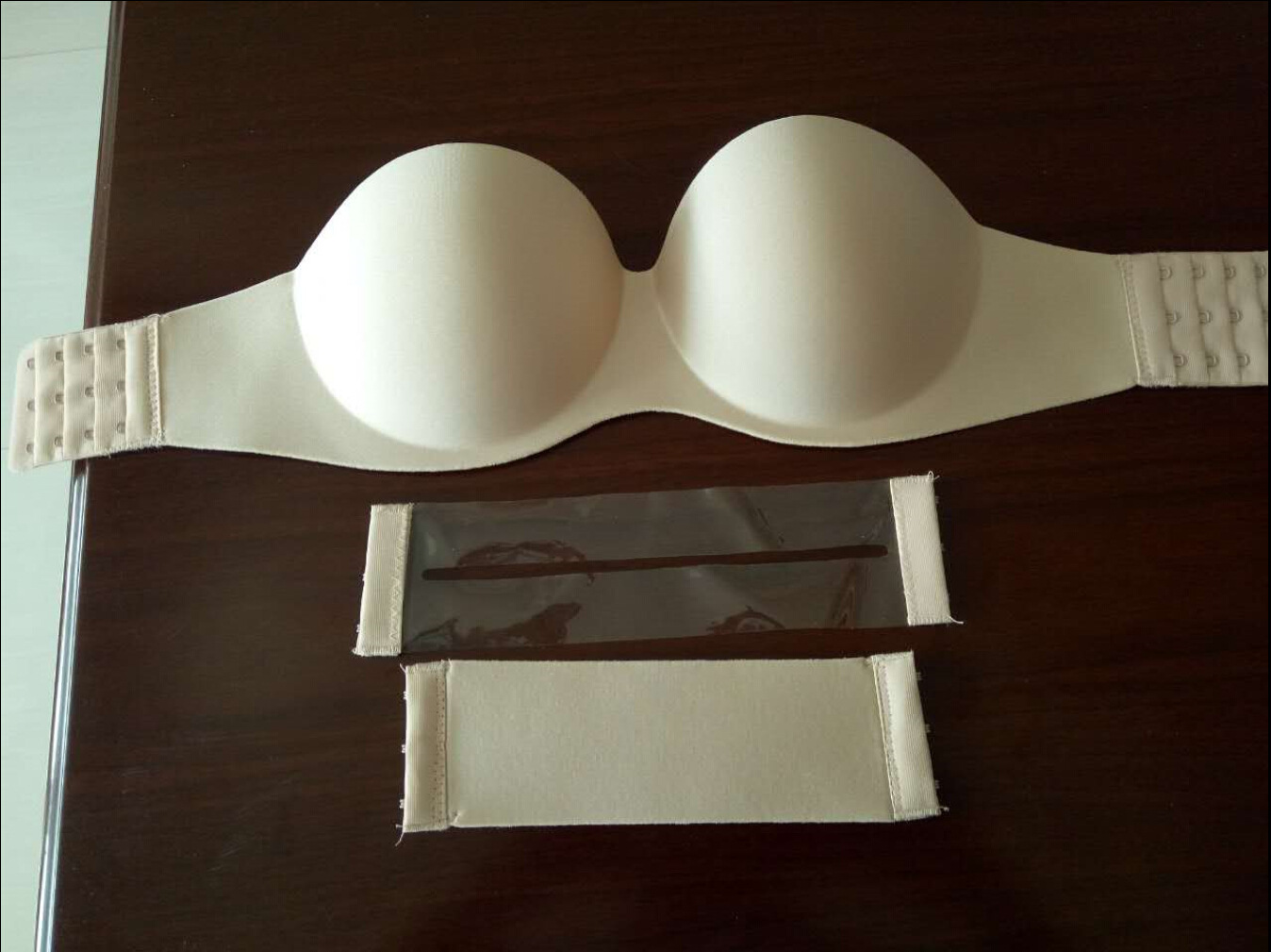 2019新款一片式无肩带隐形文胸聚拢女士晚礼服婚纱内衣厂家批发