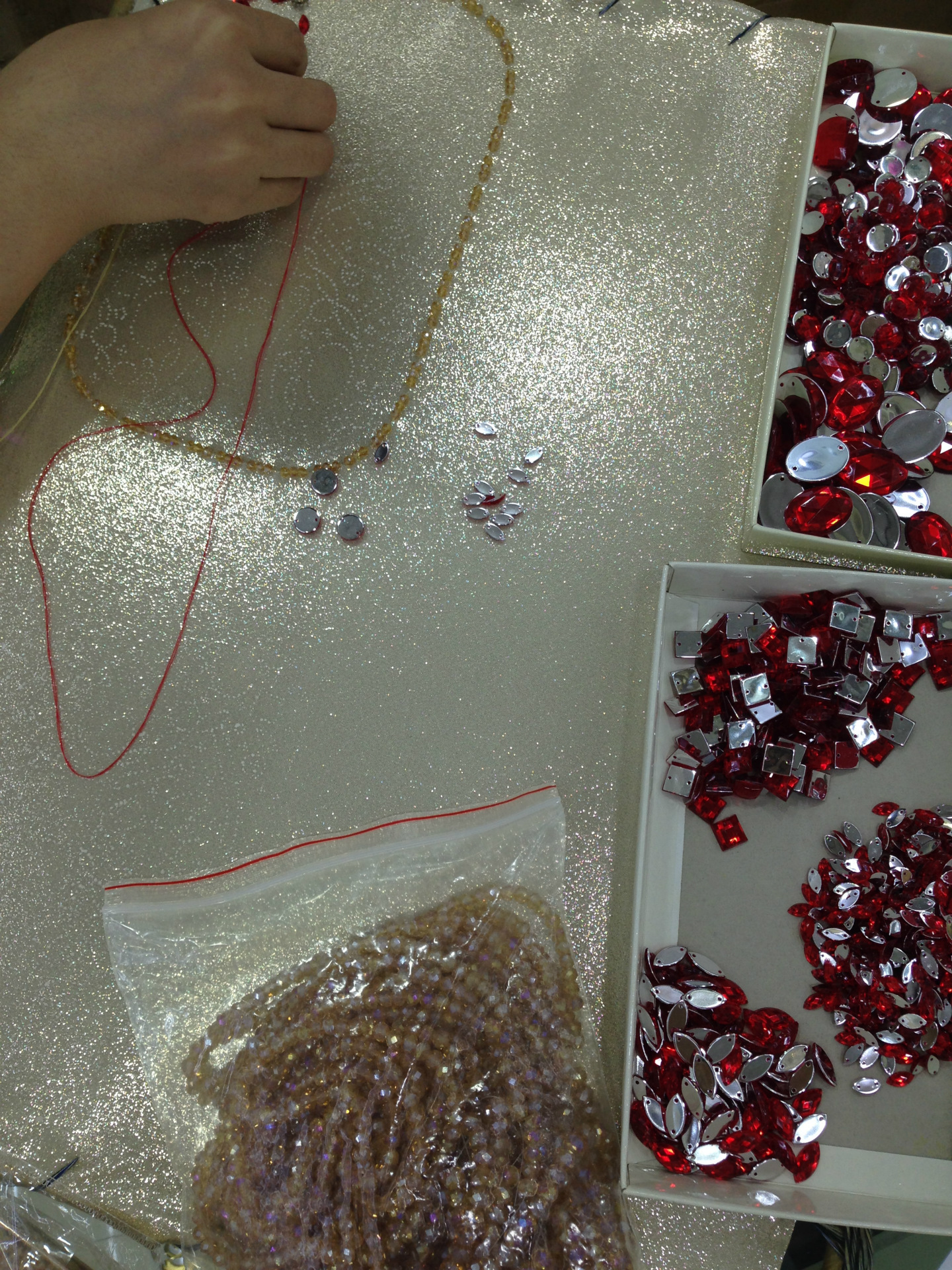 跨境货源串珠包镶钻晚宴包金色水晶红色钻手工包女式手拿包