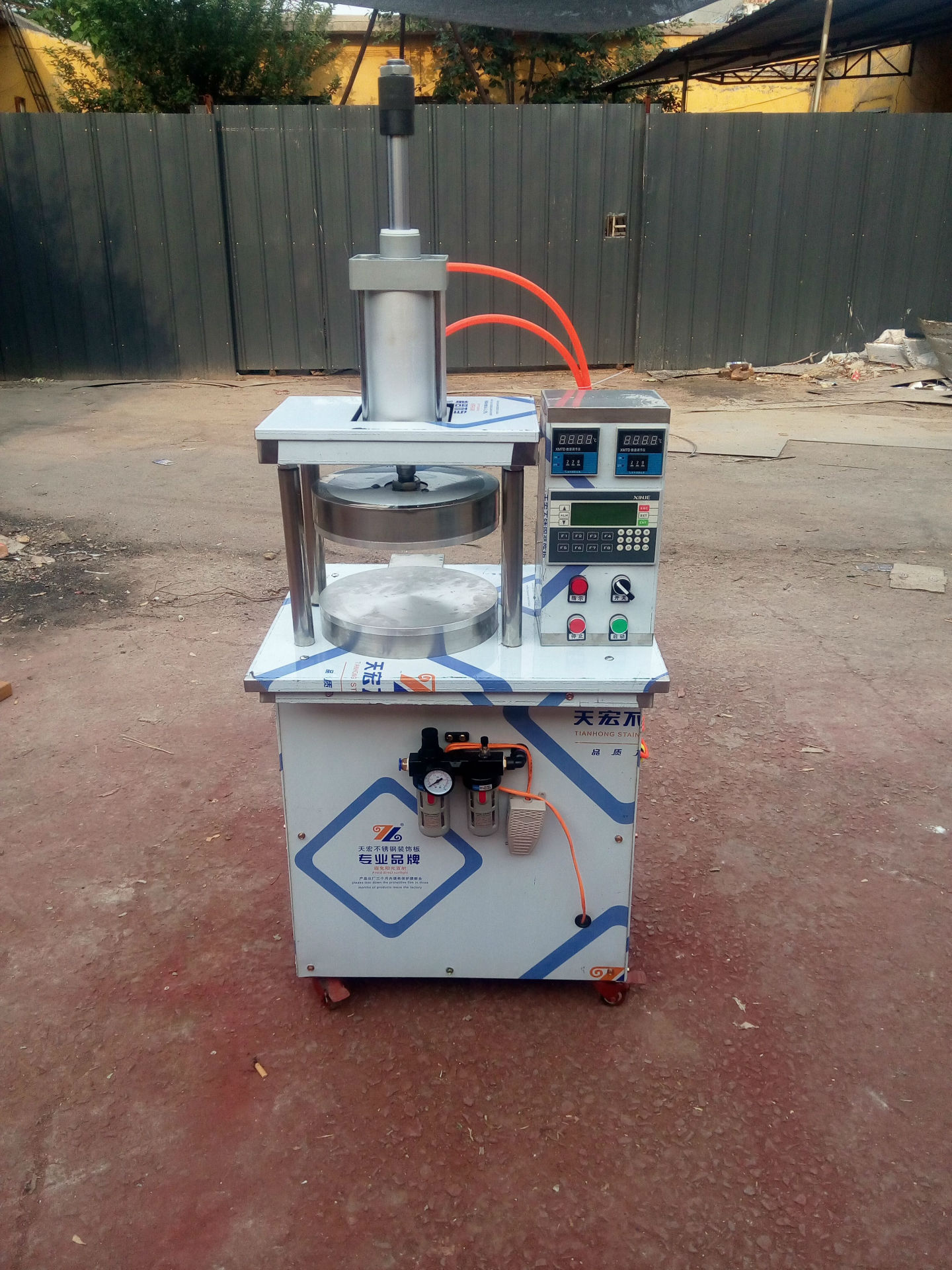 小型烤鸭饼机厂家直销 筋饼机水烙馍机节能高效 一机多用烙饼机