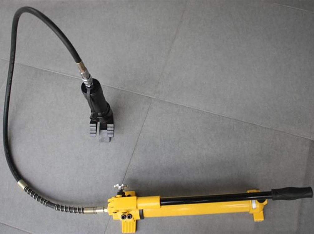 液压开门器 可存储在金属箱内,实施快速机动救援