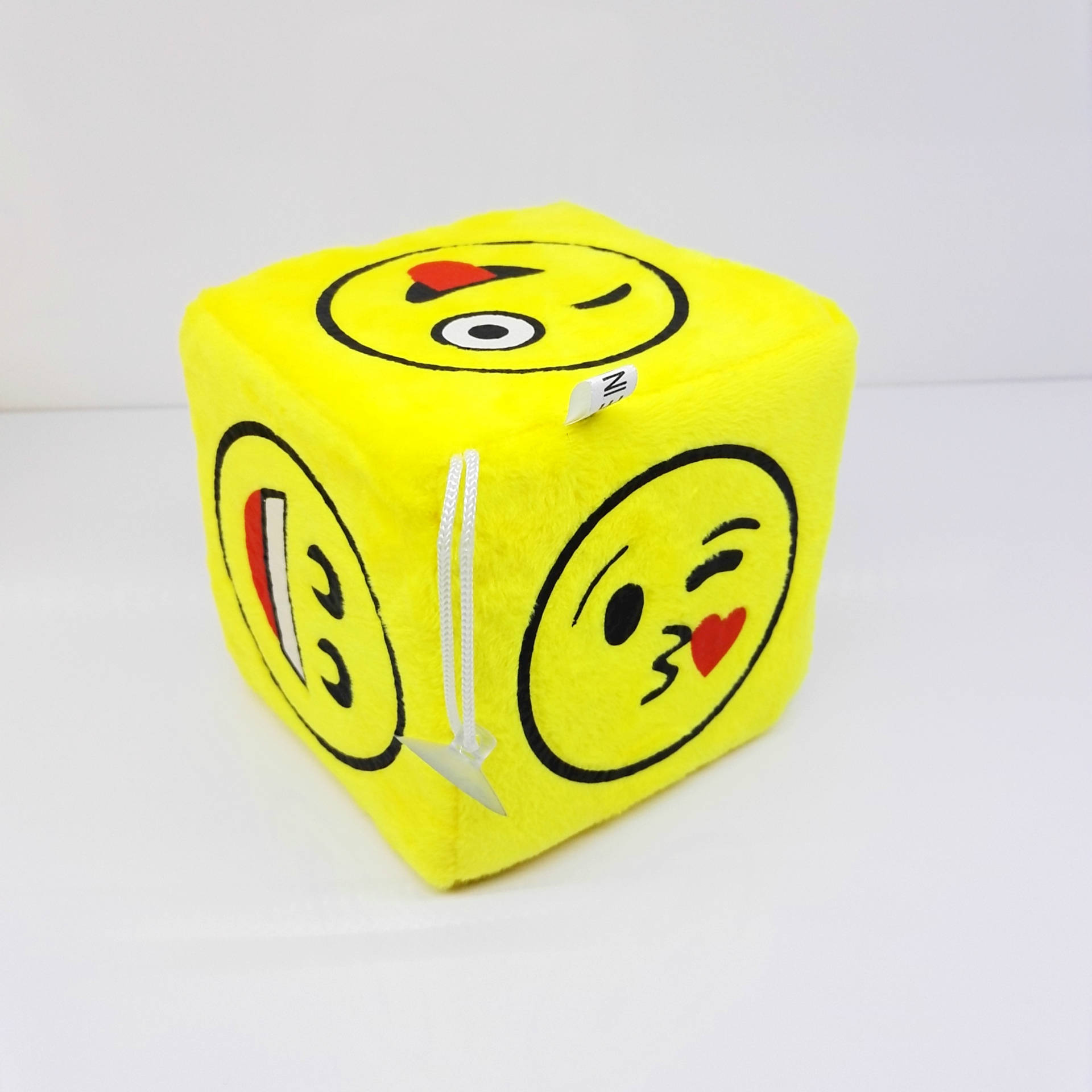 外贸可爱表情笑脸毛绒方块骰子 柔料表情骰子 创意毛绒玩具厂家