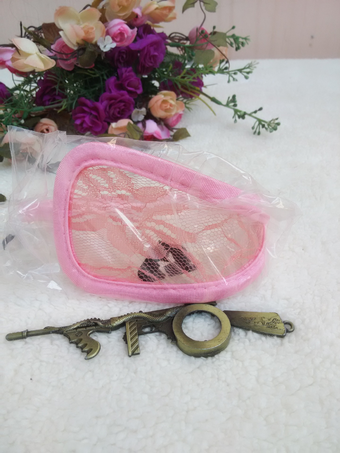 女士性感情趣内裤 蕾丝花边透明c型裤 隐形t裤代发男女爱心c字裤