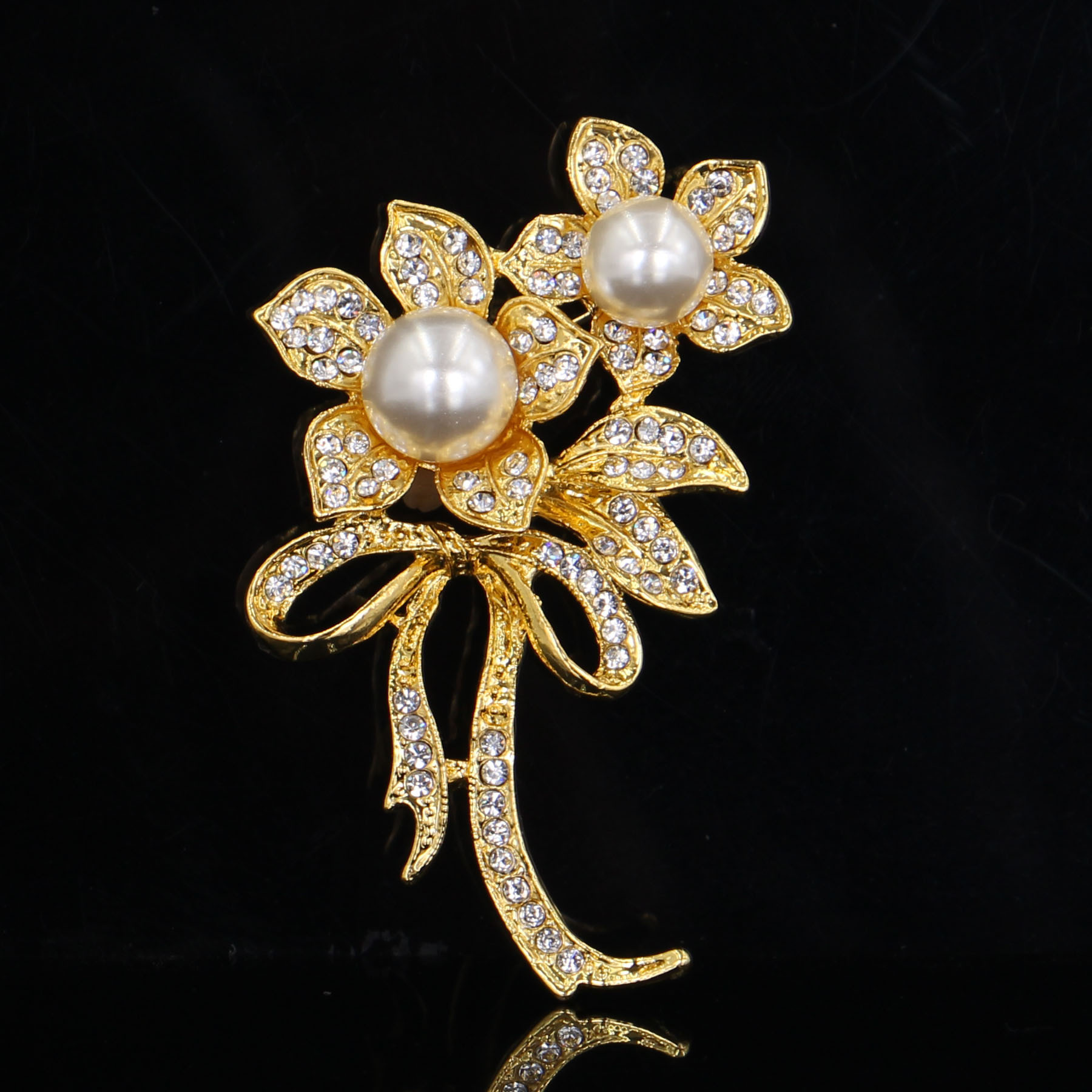 淘宝热销产品镶钻蝴蝶结高亮珍珠胸针时尚毛衣配饰