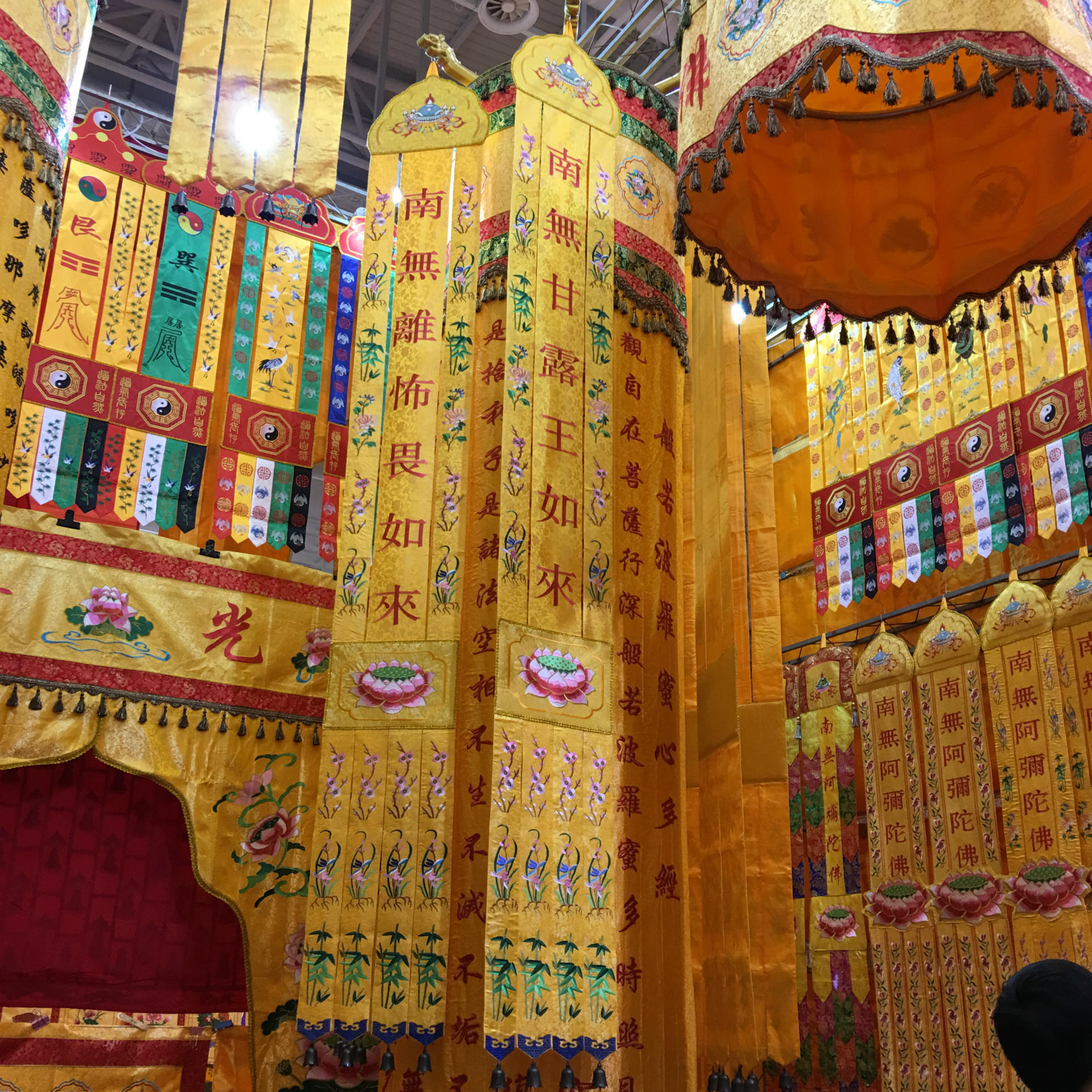 厂家专业供货庄严佛堂装饰绣品1米到6米精品提花面料幢幡经幢