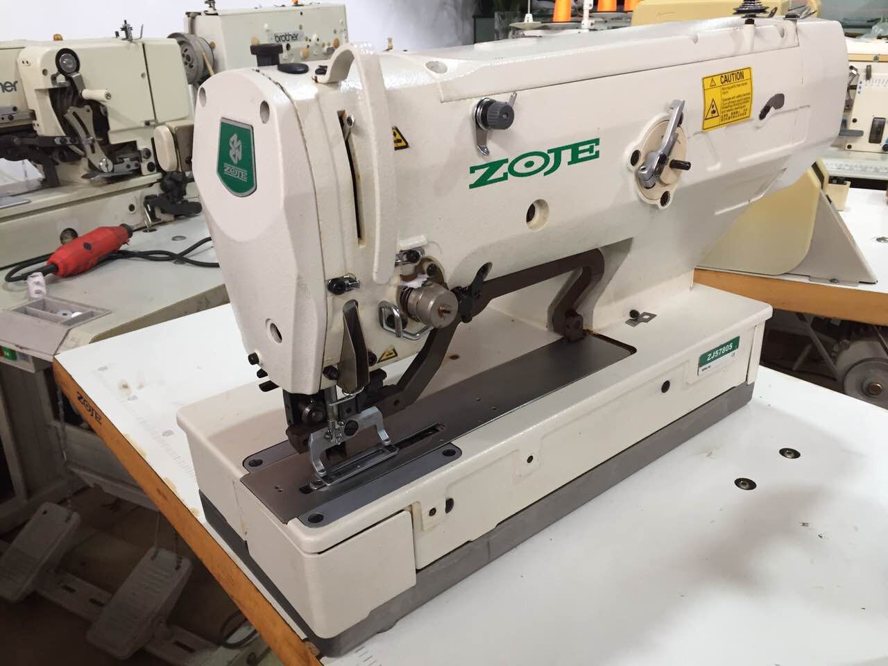 供应二手中捷电脑平头锁眼机 各种品牌平头锁眼机扭门直眼机