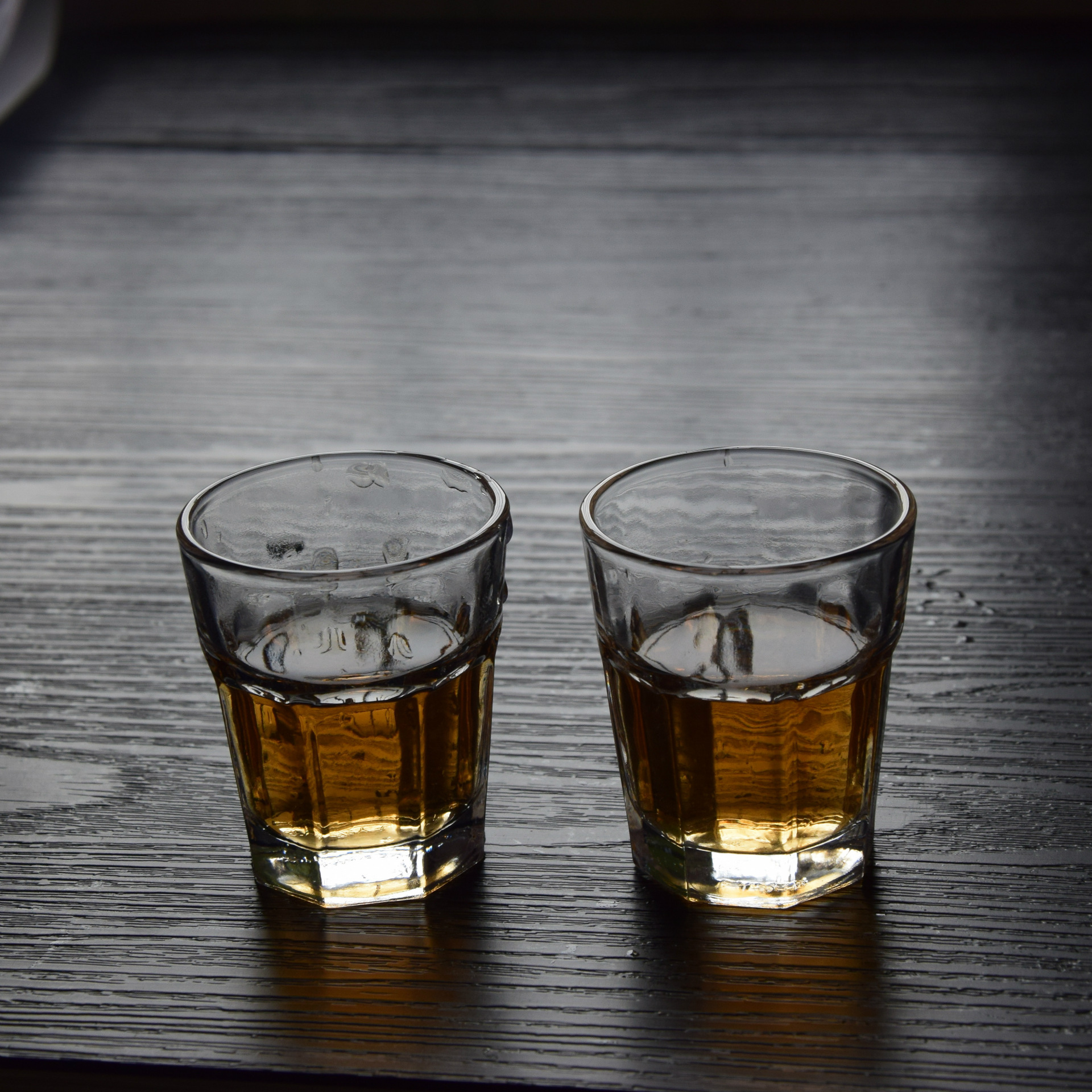厂家直销玻璃杯透明八角小酒杯 白酒杯 创意促销礼品可定制 logo