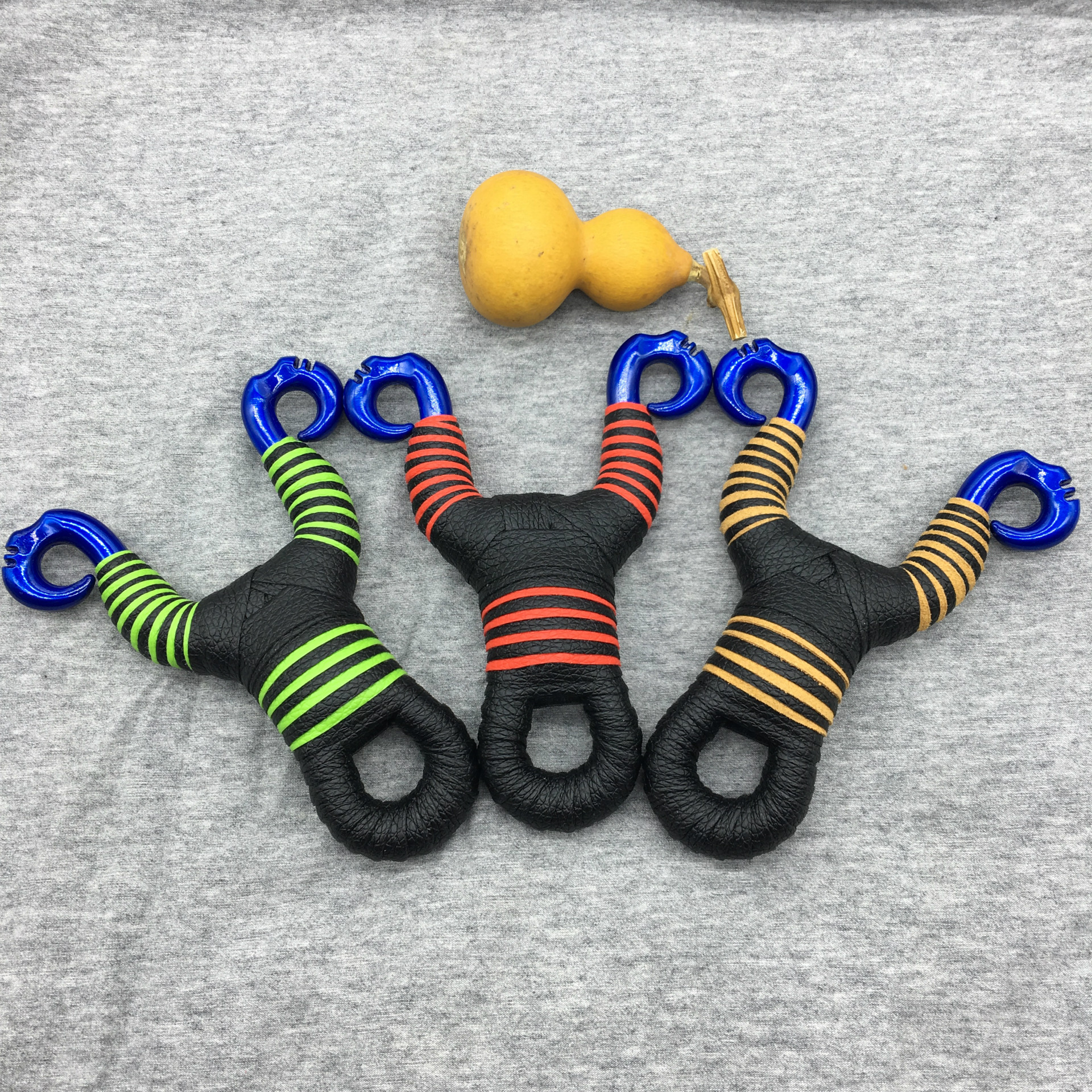 藏羚羊弹弓户外弹弓 炫彩 烤蓝藏羚羊弹弓 弓身用胶皮缠制