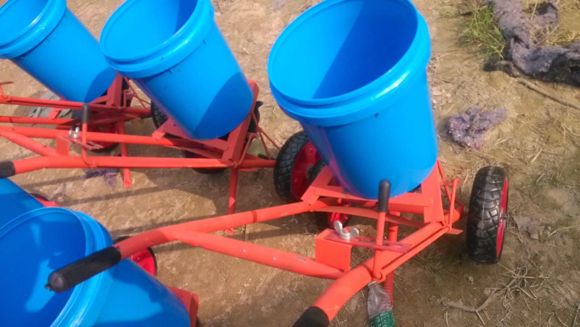 秋种撒肥机 小麦追肥器 人力手推式撒肥器 小型施肥机农具半自动