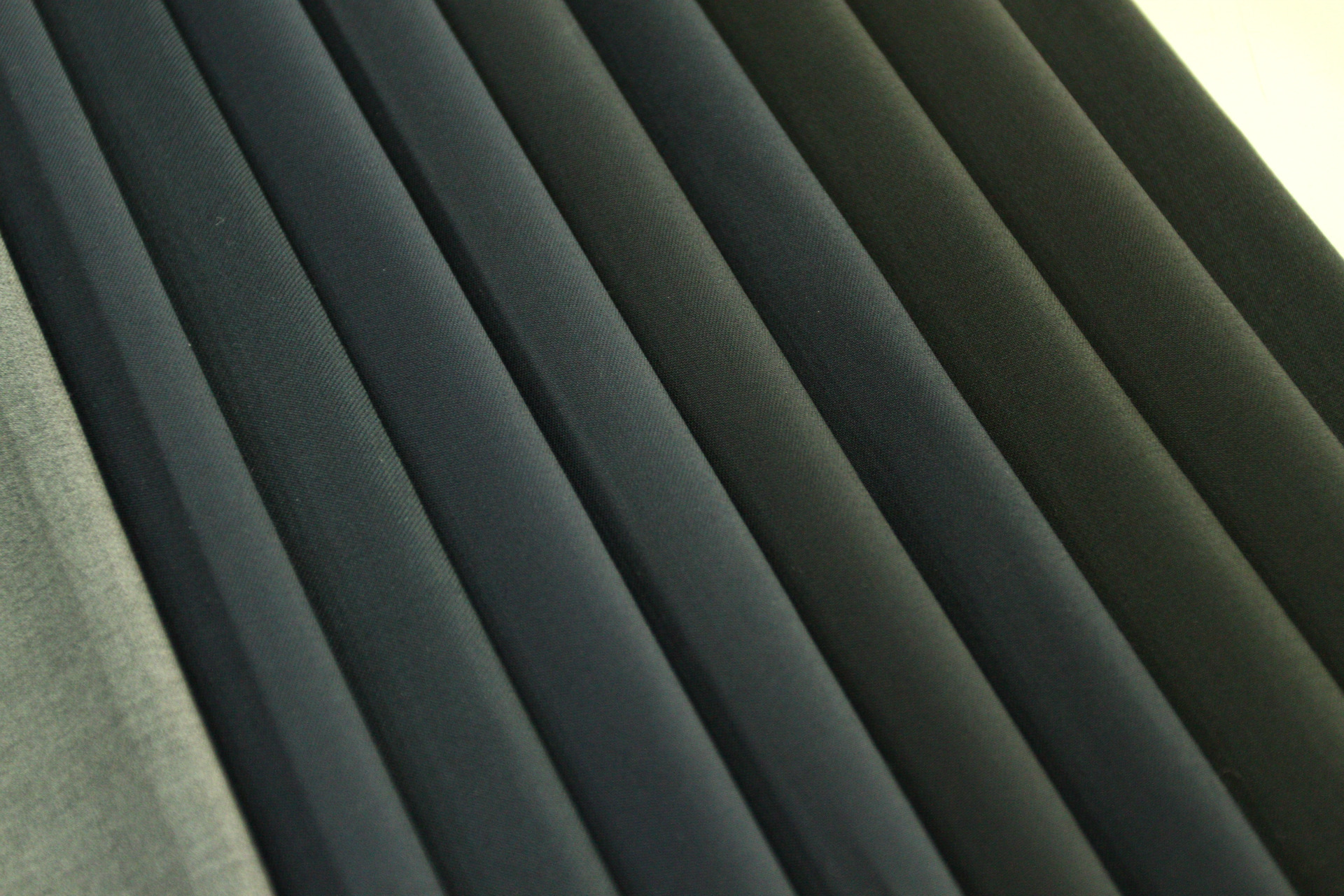 【巨恩】柯桥现货热卖 2016年超薄斜纹哔叽 250米克重西服tr面料