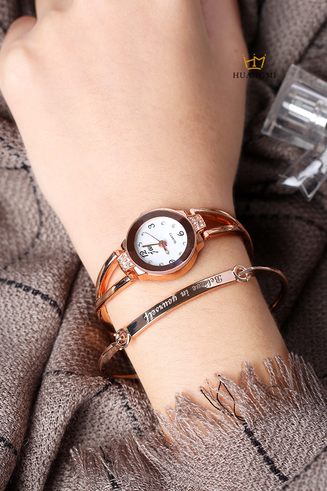 新品女时装表韩版手链表女士小巧手镯表防水石英腕表女水钻手表