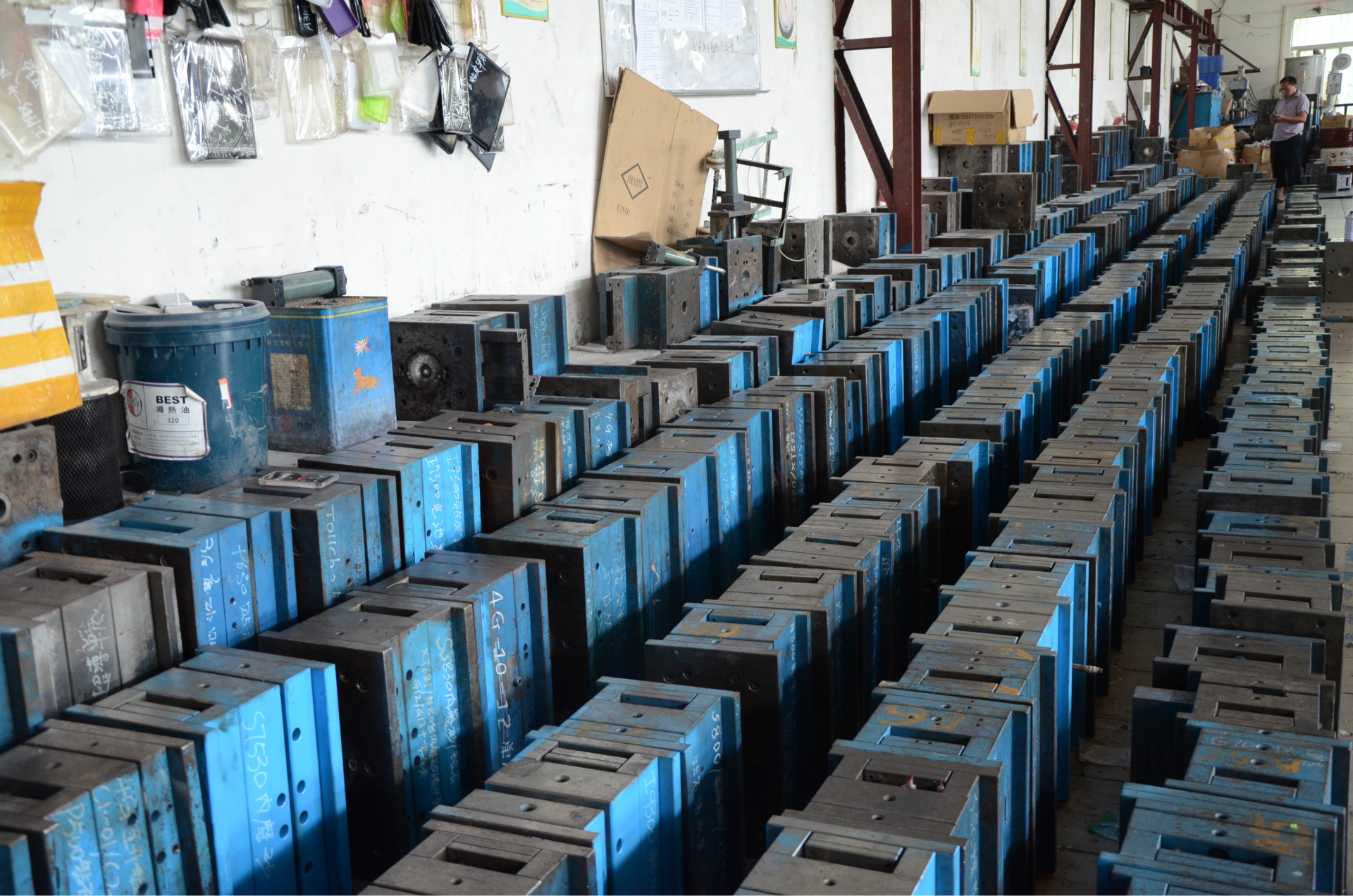 新年款定制手机壳模具开发 手机壳来样工厂定制模具费定金及尾款