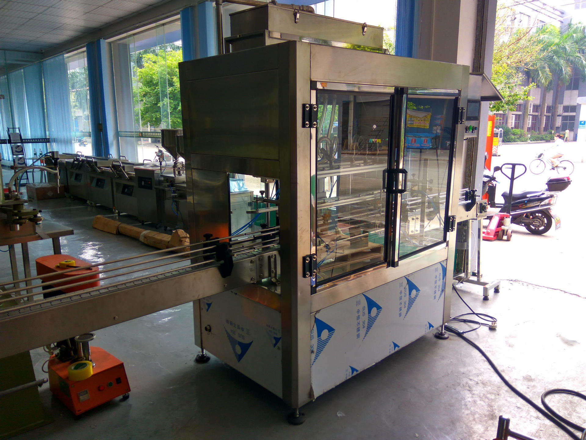 全自动洗洁精灌装机 洗衣液灌装机 气雾剂灌装机 消毒水灌装机