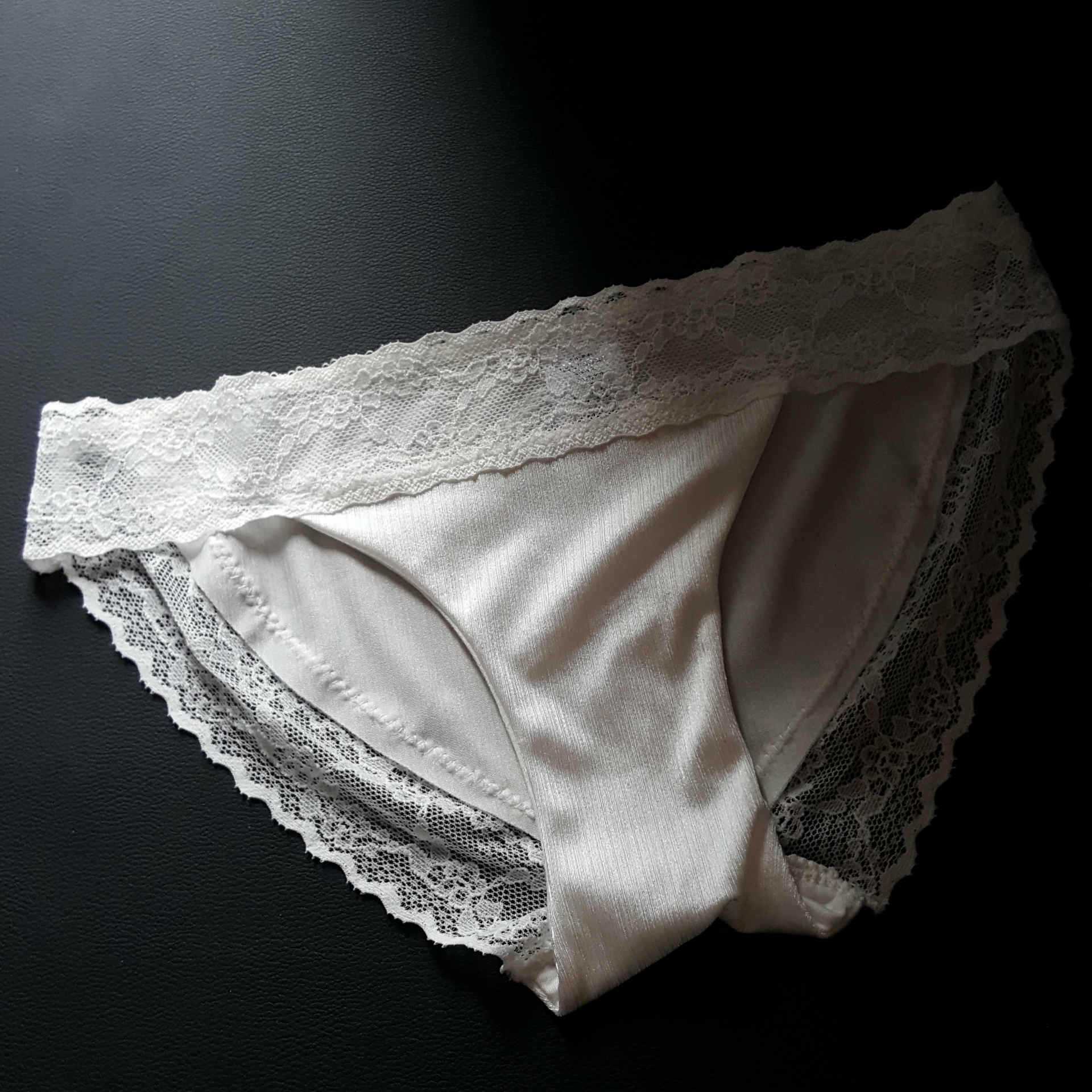 厂家批发无痕亮色性感无痕裆部外贸包臀拉丝内裤女士亚马逊